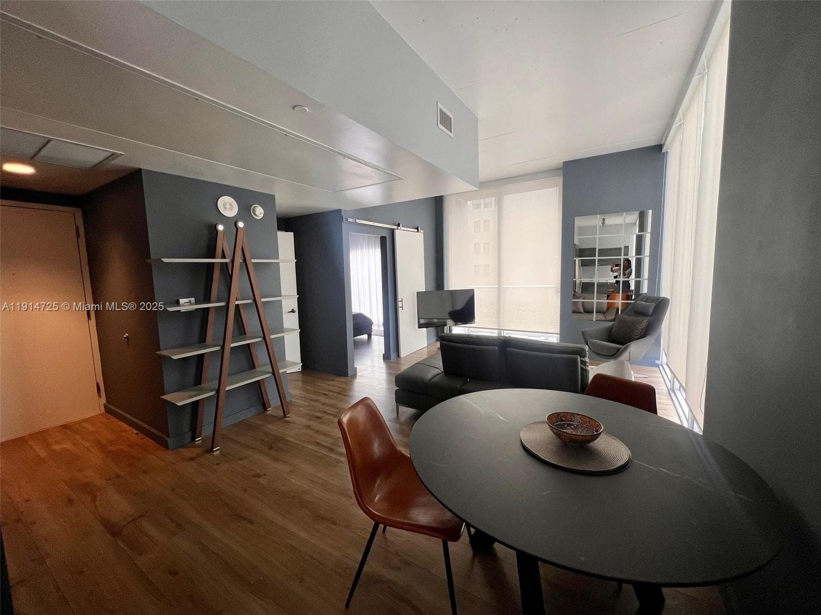151 SE 1st St # 810, Miami FL 33131 — 3