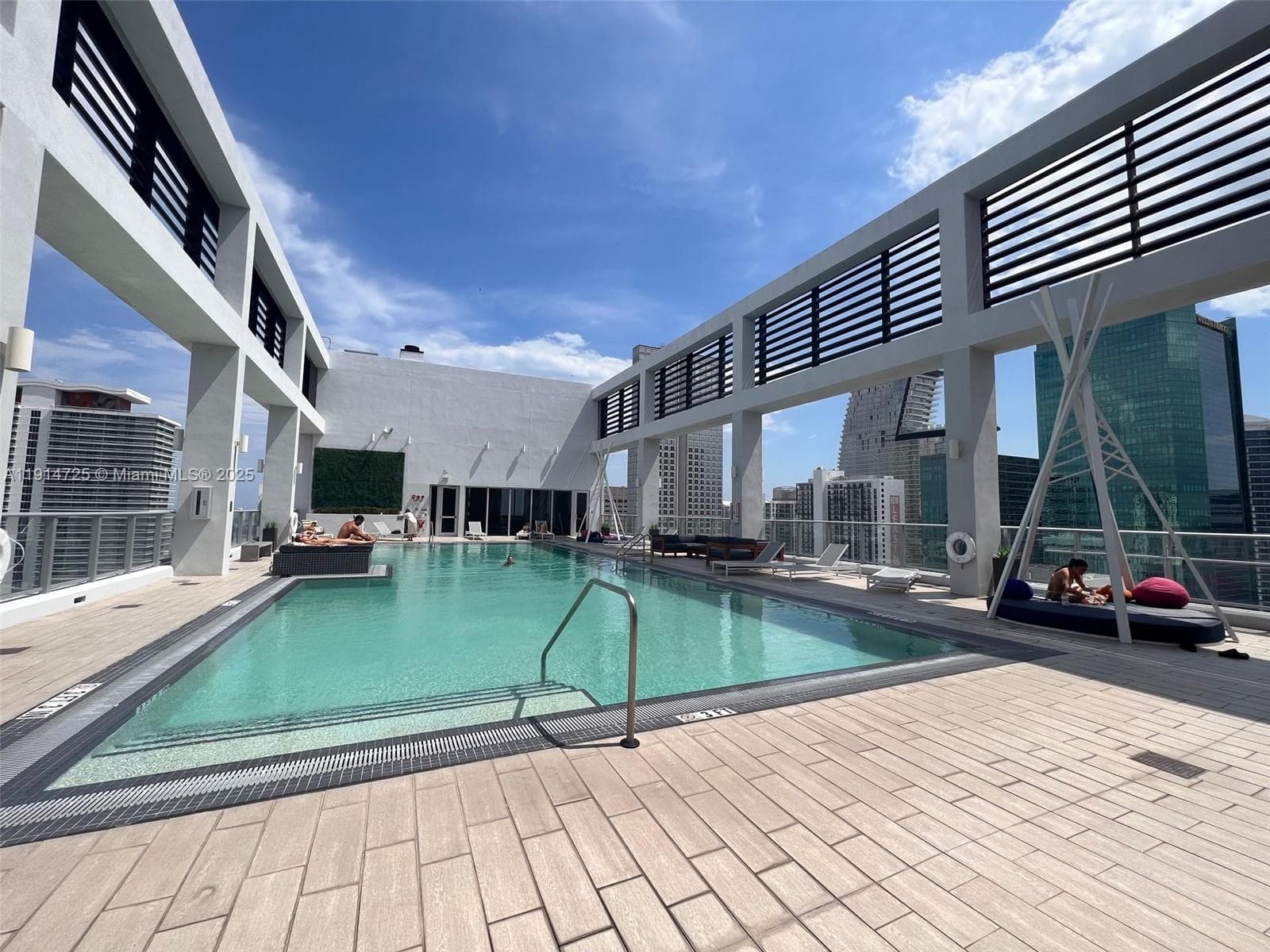 151 SE 1st St # 810, Miami FL 33131 — 14