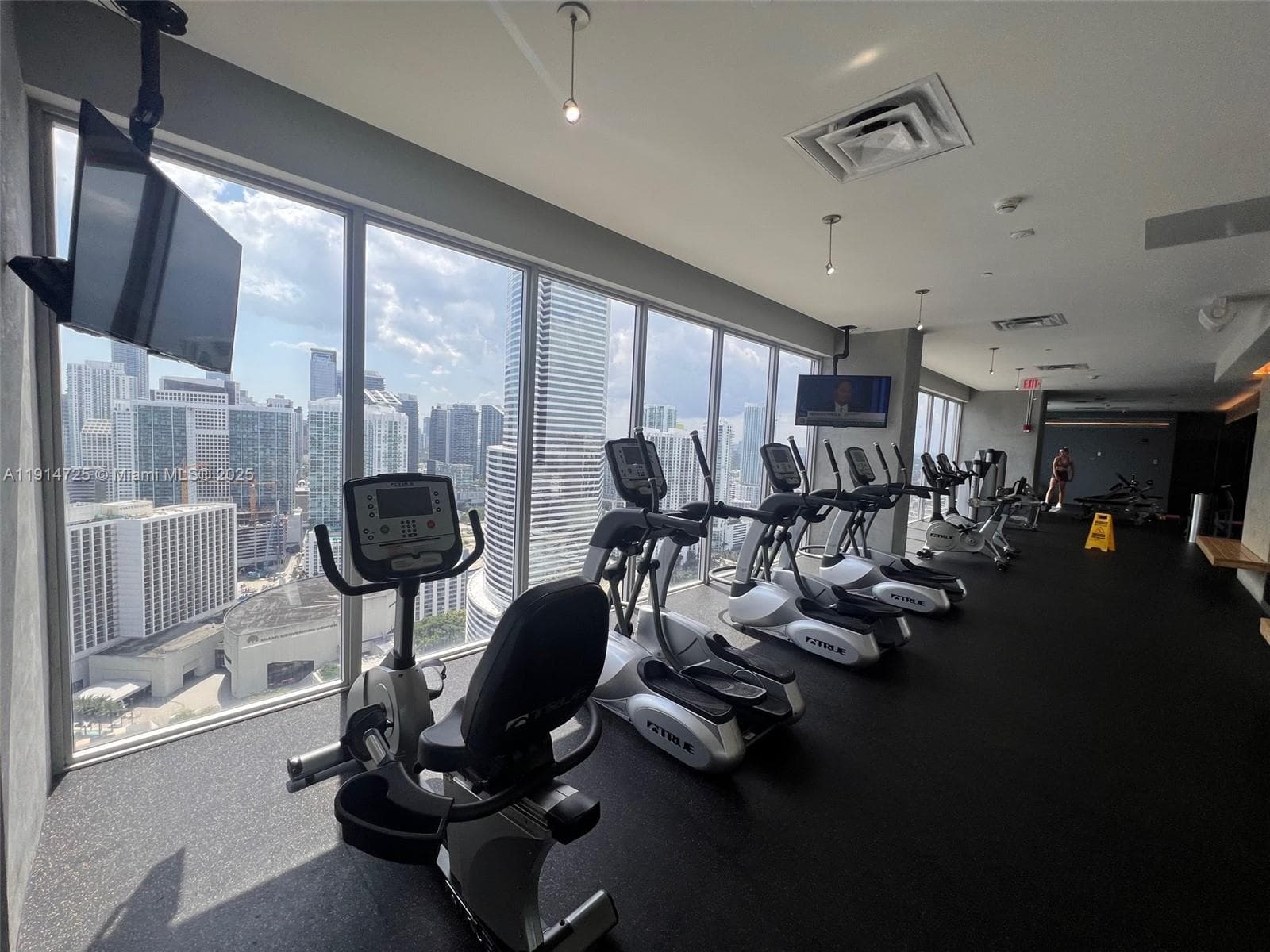 151 SE 1st St # 810, Miami FL 33131 — 19