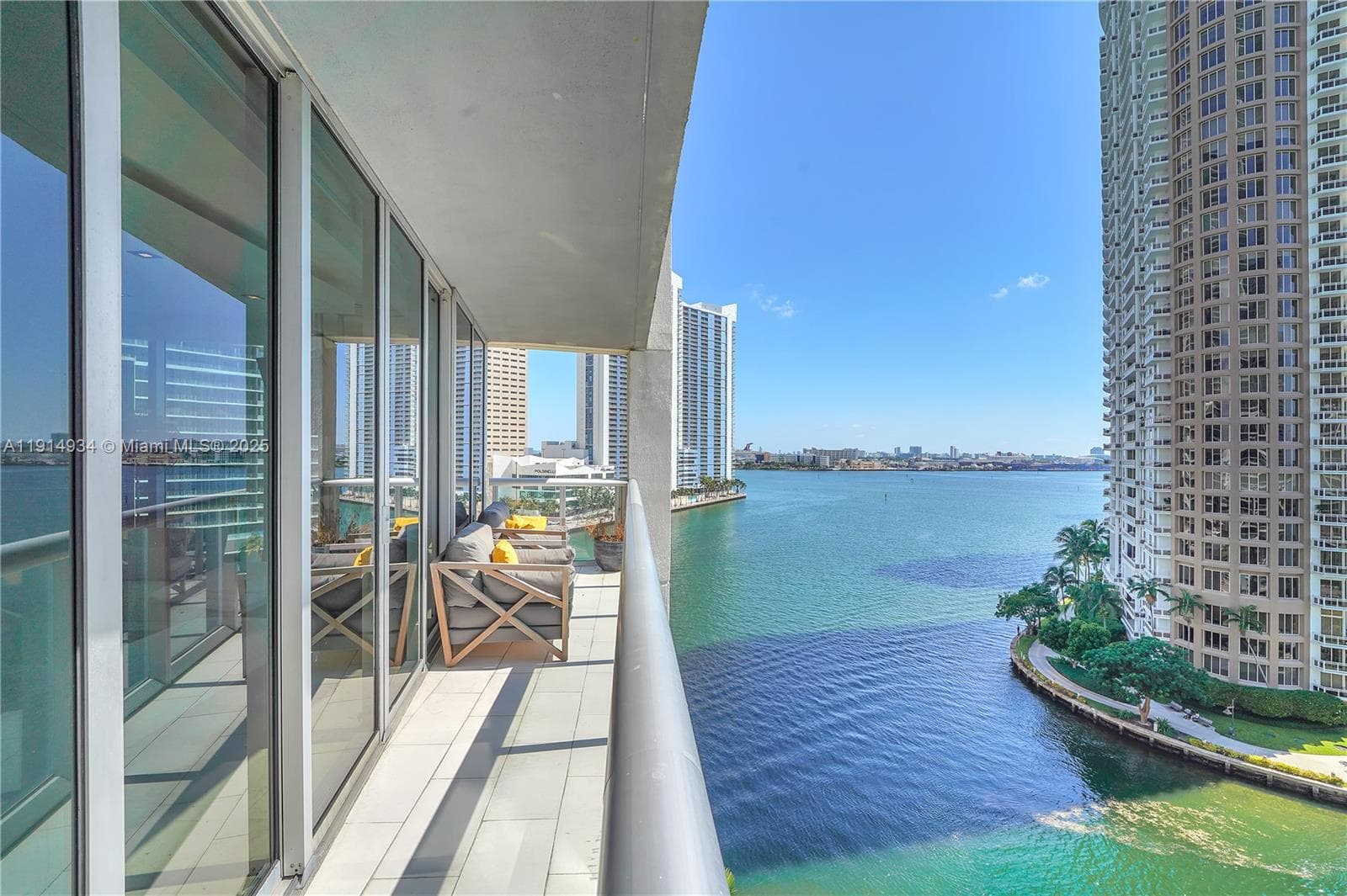 465 Brickell Ave # 1001, Miami FL 33131 — 42