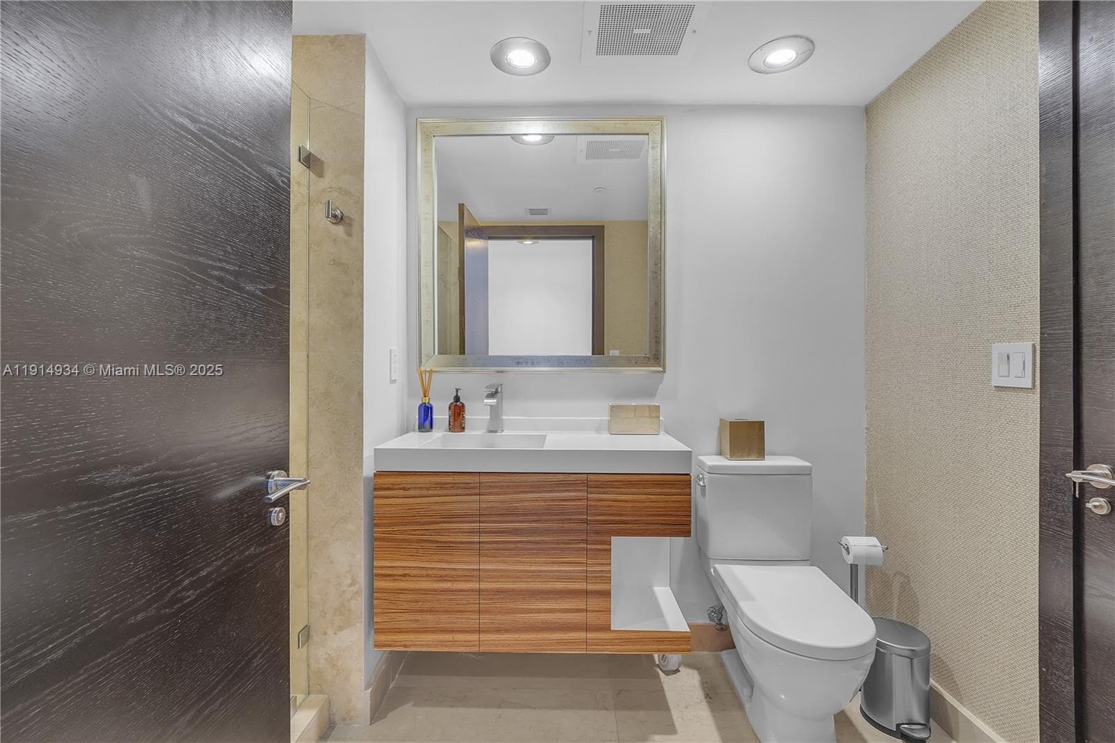 465 Brickell Ave # 1001, Miami FL 33131 — 32