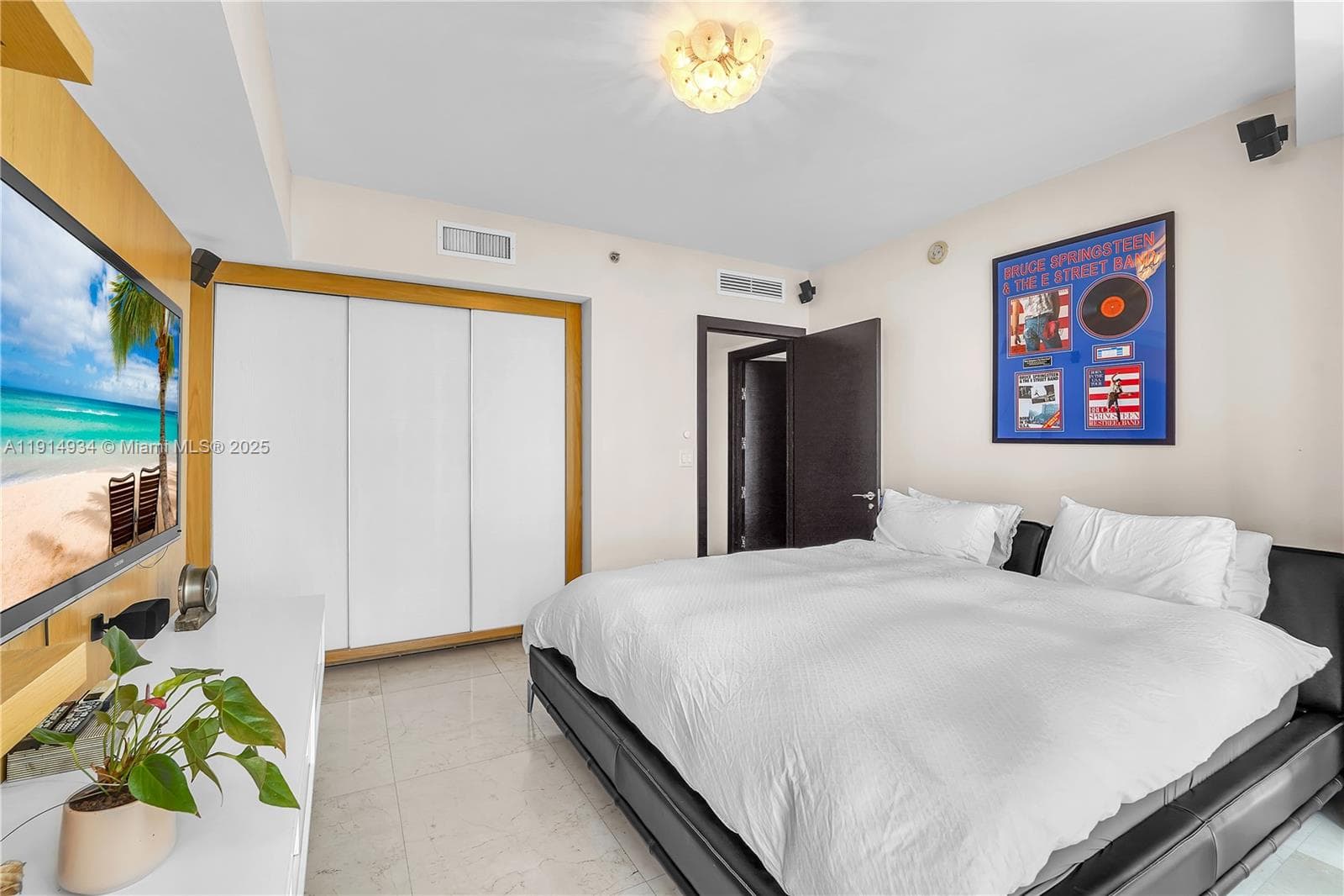 465 Brickell Ave # 1001, Miami FL 33131 — 30