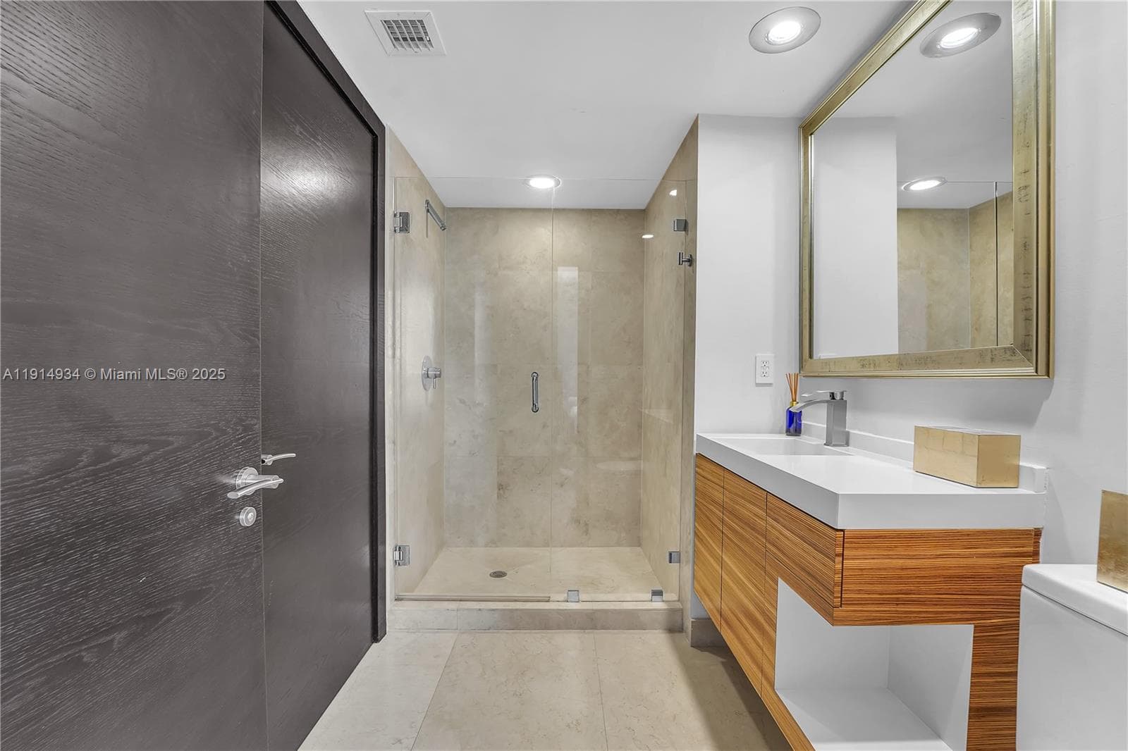 465 Brickell Ave # 1001, Miami FL 33131 — 31