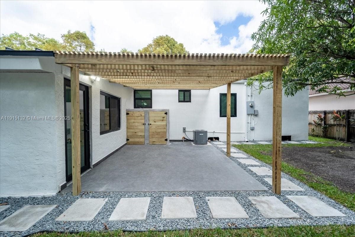 5220 SW 6 ST, Miami FL 33134 — 56