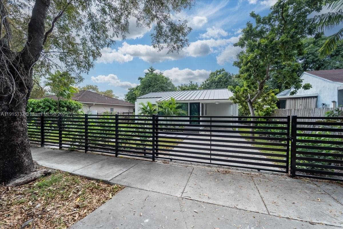 5220 SW 6 ST, Miami FL 33134 — 9