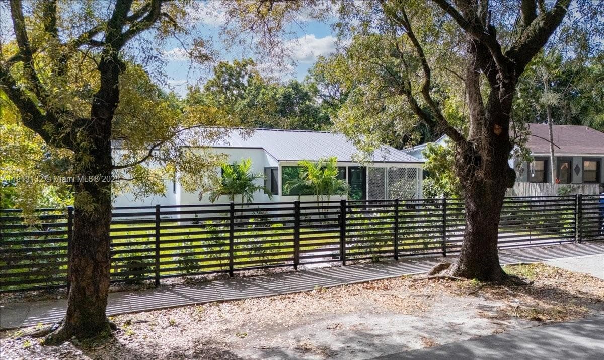 5220 SW 6 ST, Miami FL 33134 — 4