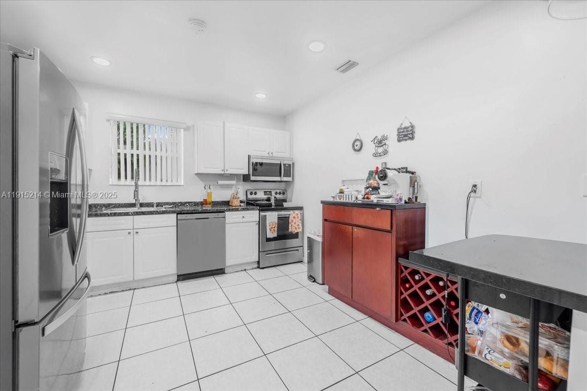 640 NE 168th St, North Miami Beach FL 33162 — 23