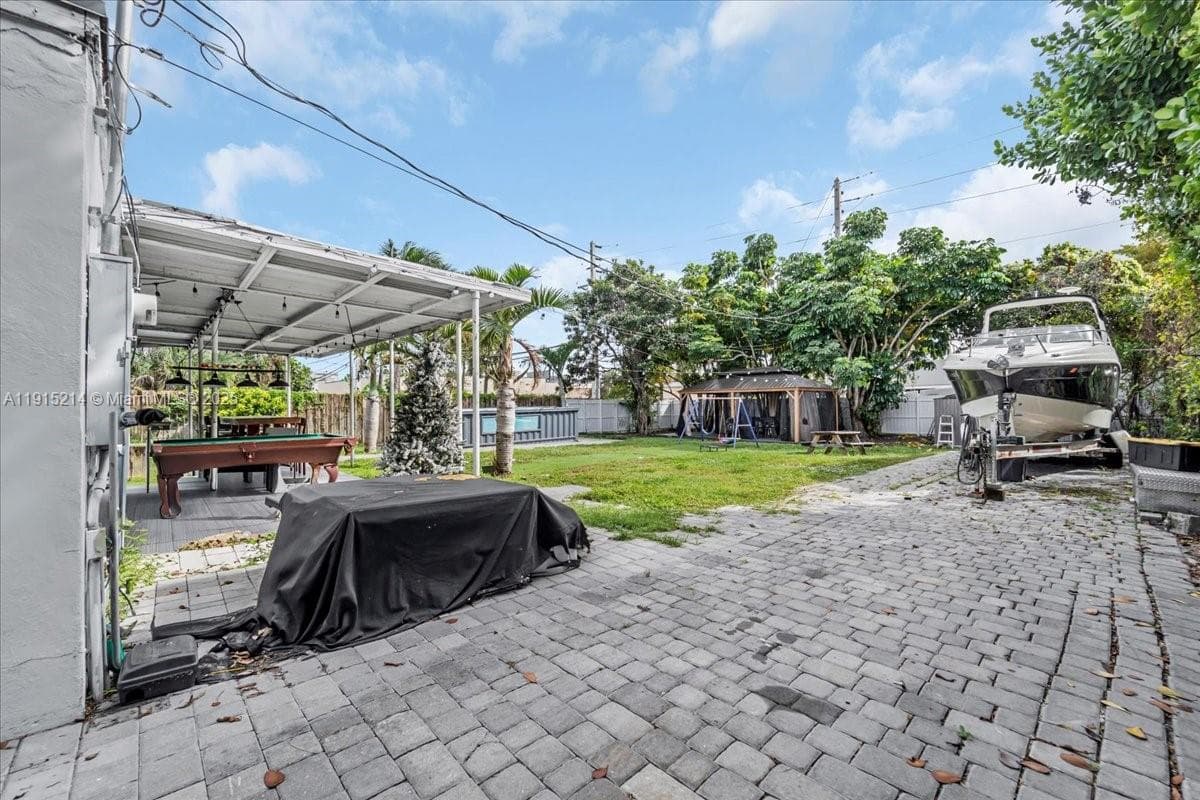 640 NE 168th St, North Miami Beach FL 33162 — 52