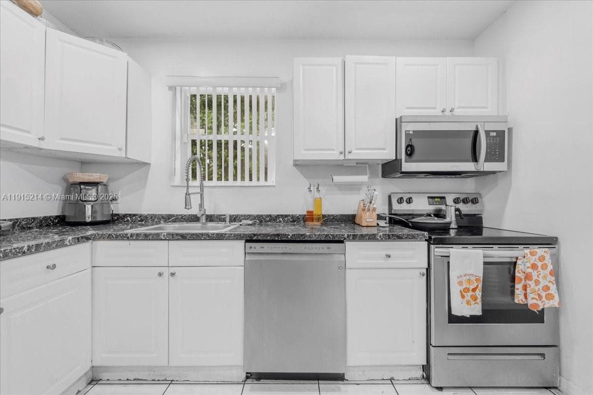 640 NE 168th St, North Miami Beach FL 33162 — 26