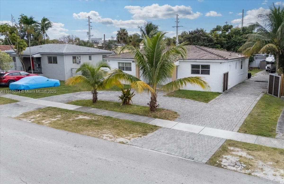 640 NE 168th St, North Miami Beach FL 33162 — 7