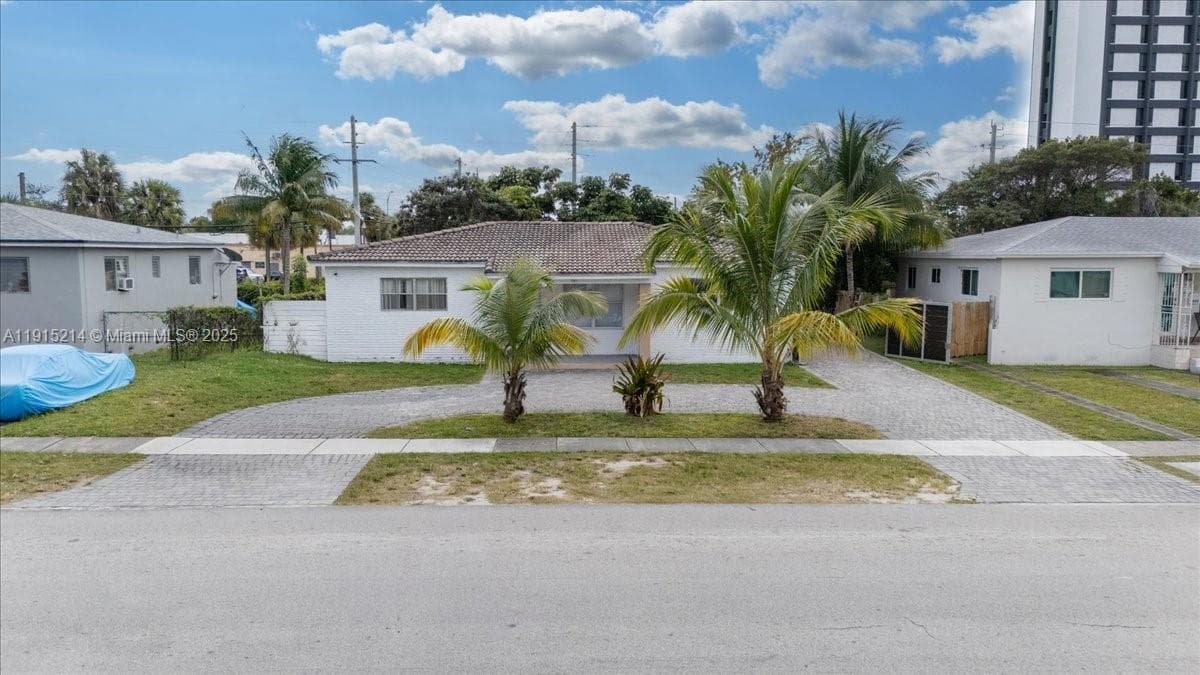 640 NE 168th St, North Miami Beach FL 33162 — 3