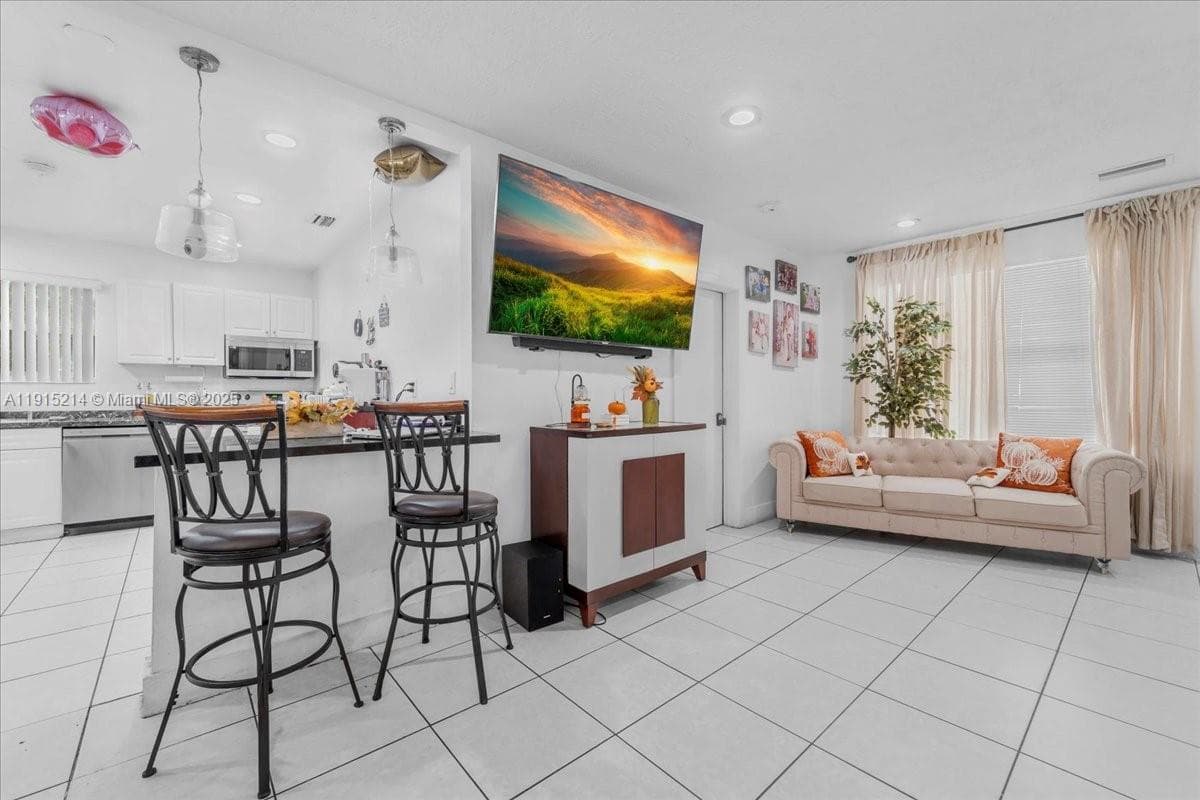 640 NE 168th St, North Miami Beach FL 33162 — 32