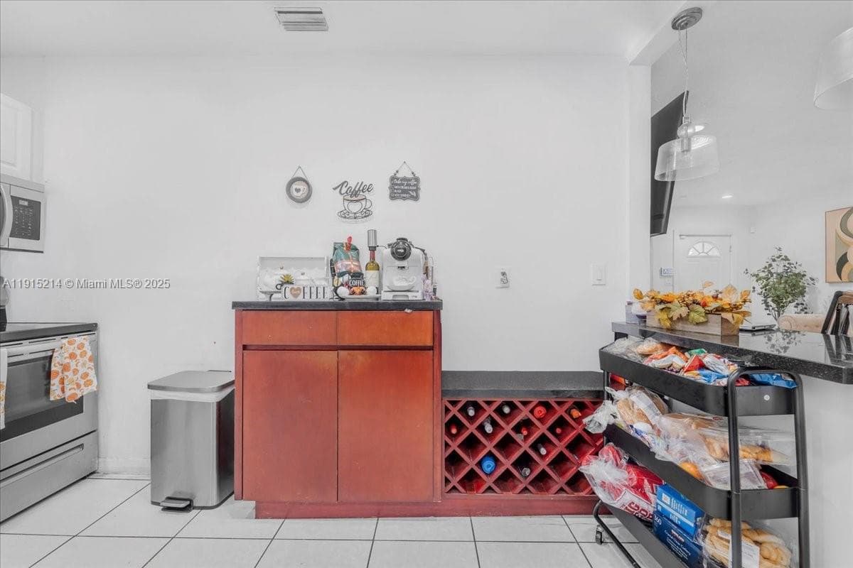 640 NE 168th St, North Miami Beach FL 33162 — 24