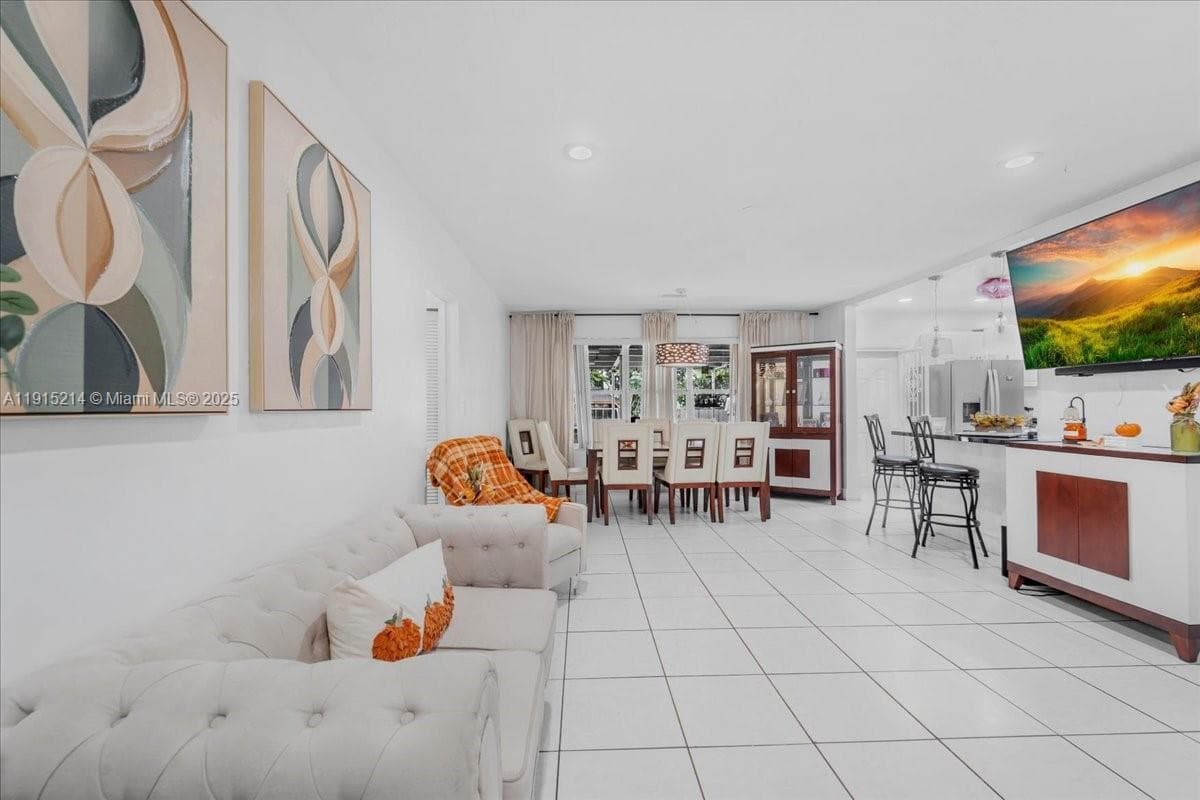 640 NE 168th St, North Miami Beach FL 33162 — 10
