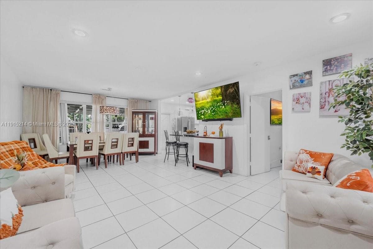 640 NE 168th St, North Miami Beach FL 33162 — 11