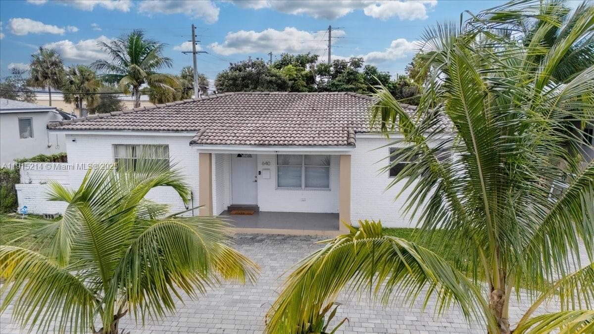 640 NE 168th St, North Miami Beach FL 33162 — 4
