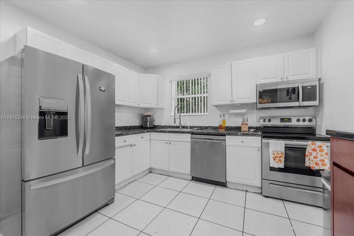 640 NE 168th St, North Miami Beach FL 33162 — 25