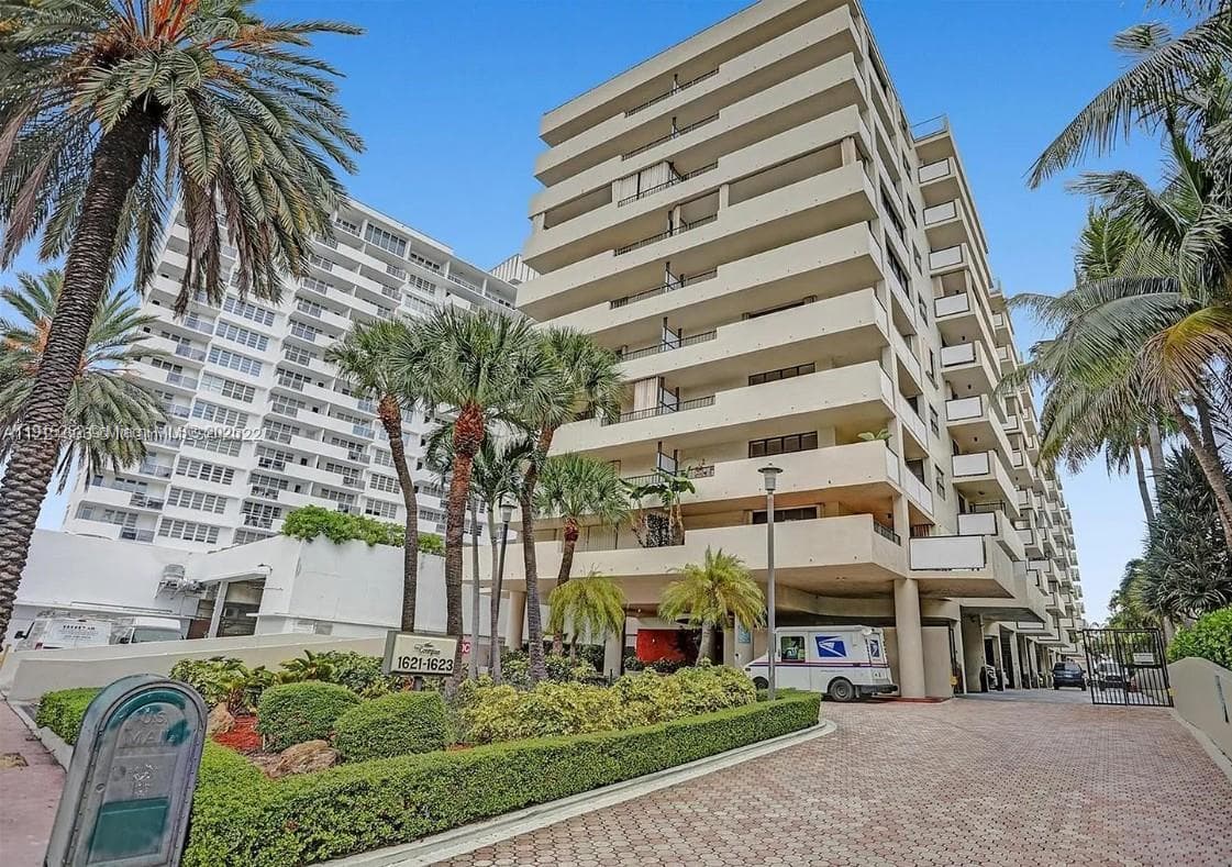 1621 Collins Ave # 505, Miami Beach FL 33139 — 1