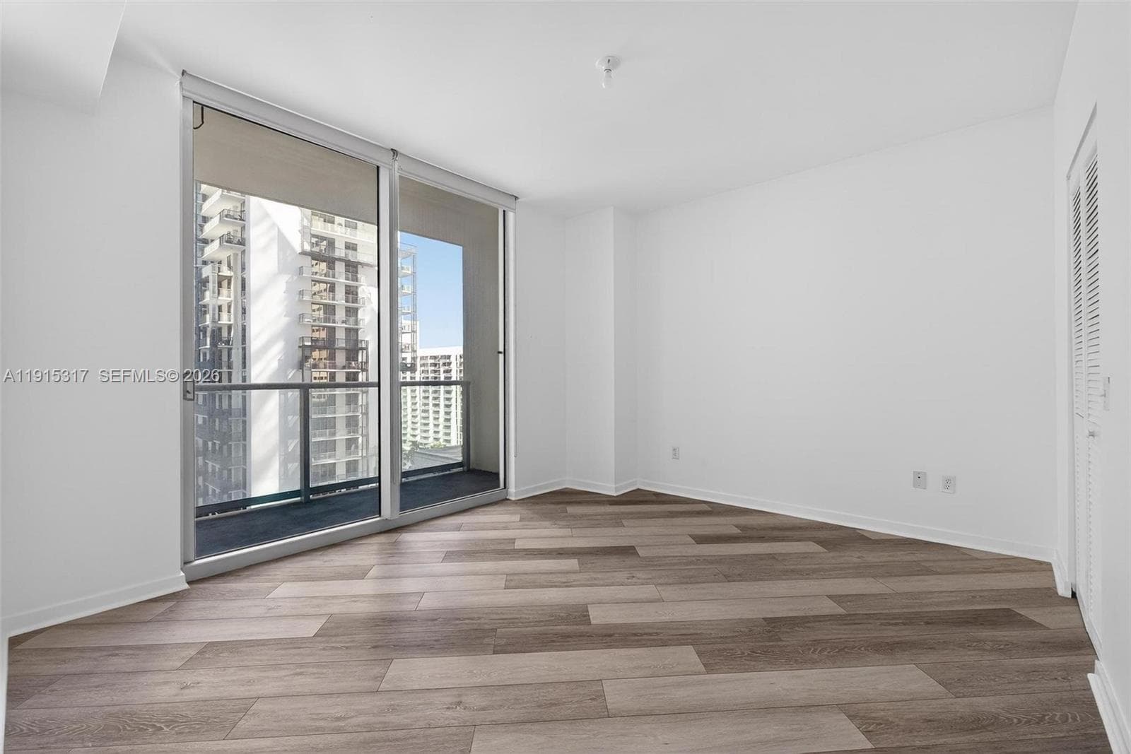 300 S Biscayne Blvd # 2407, Miami FL 33131 — 27
