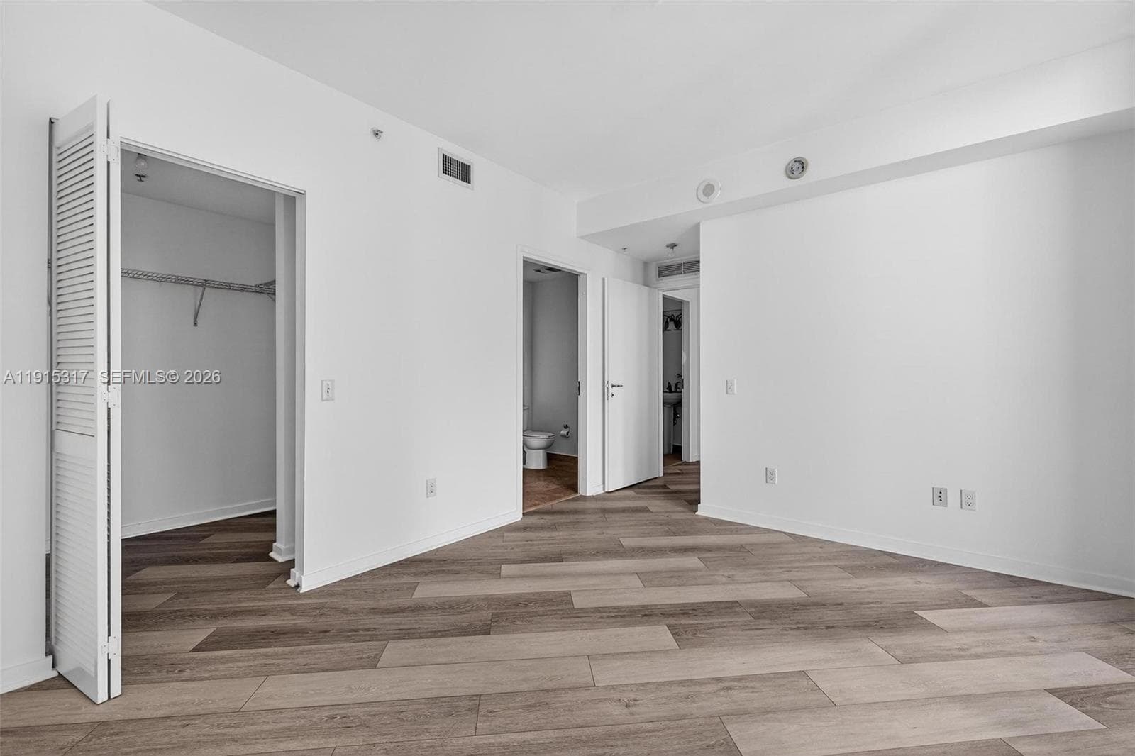 300 S Biscayne Blvd # 2407, Miami FL 33131 — 28
