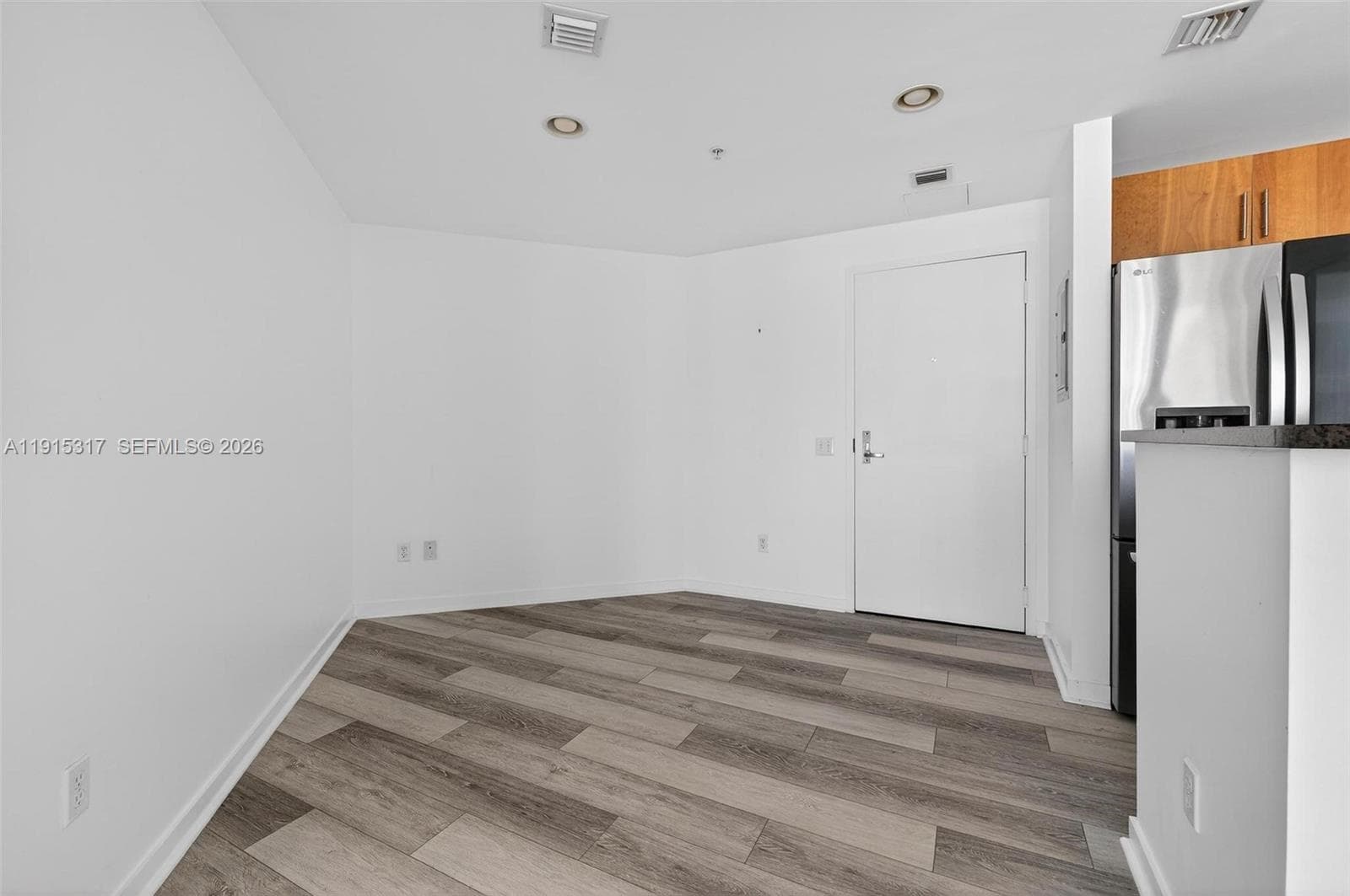 300 S Biscayne Blvd # 2407, Miami FL 33131 — 9