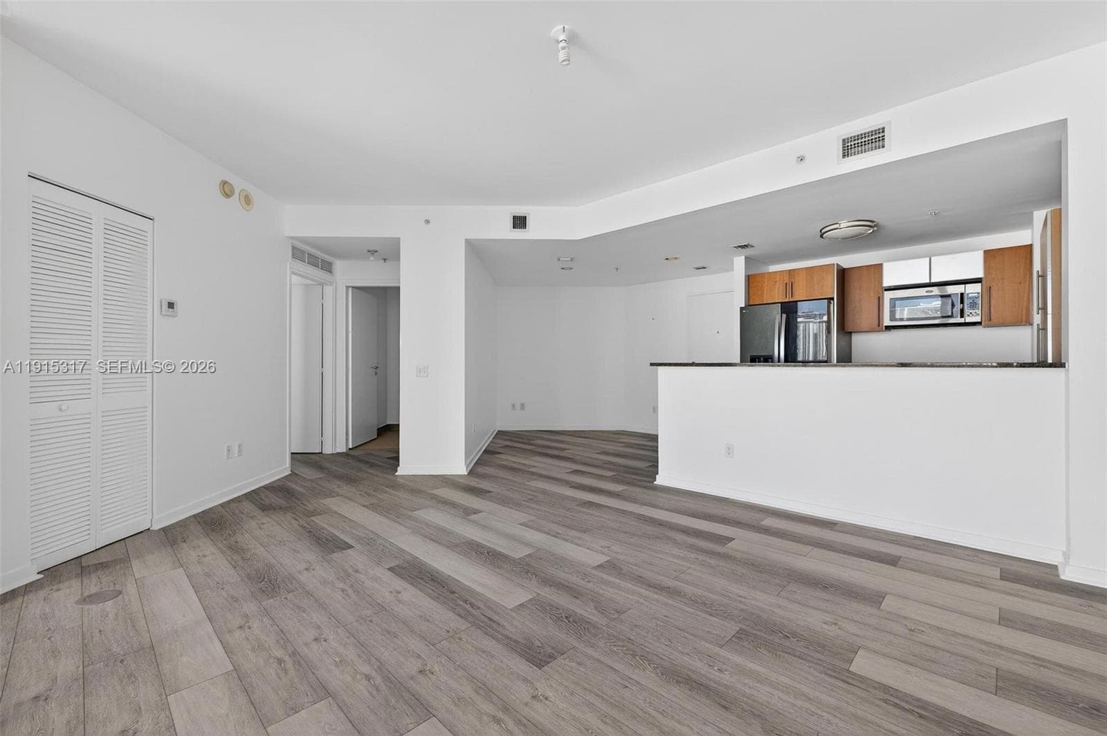 300 S Biscayne Blvd # 2407, Miami FL 33131 — 18