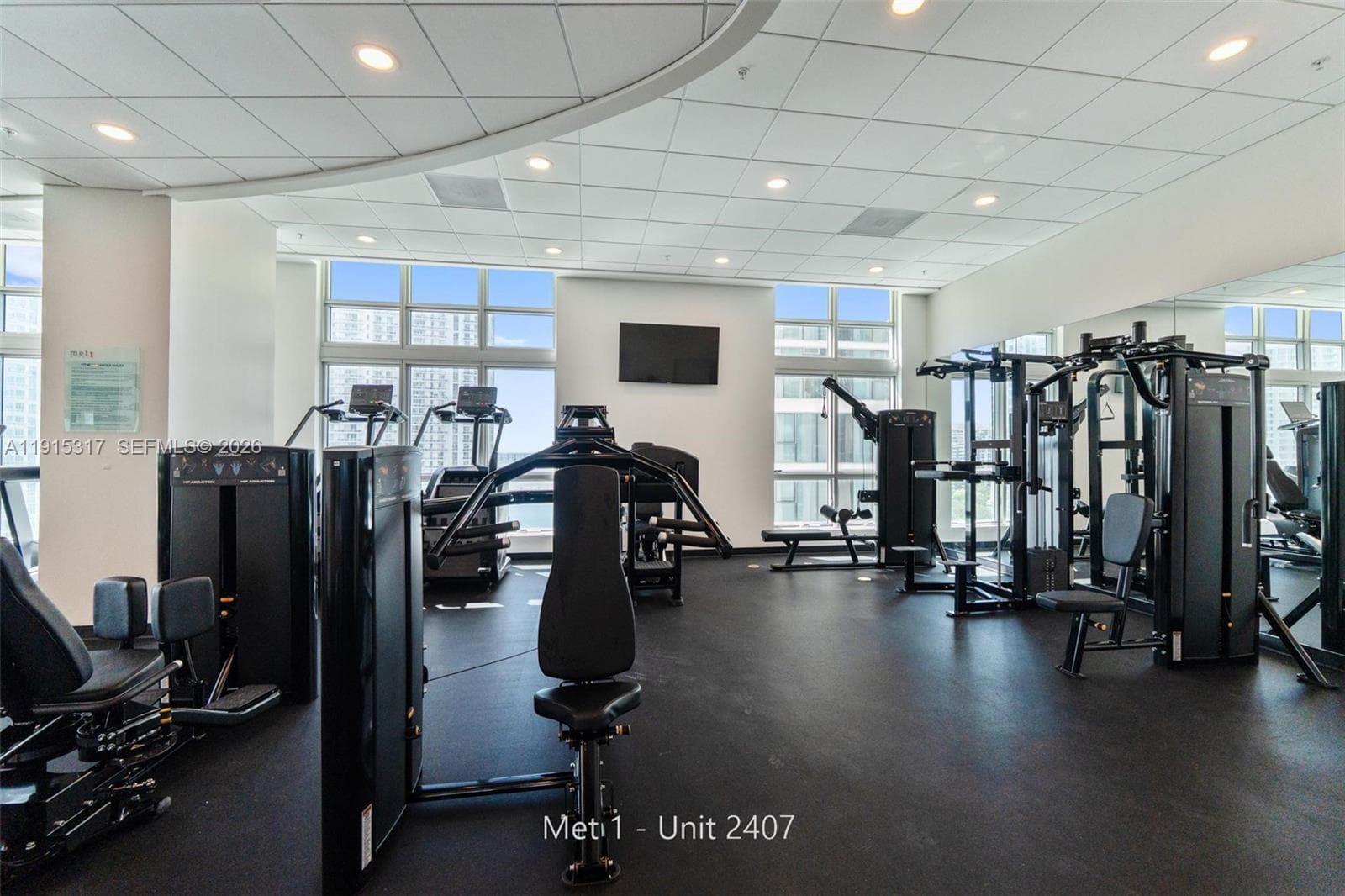 300 S Biscayne Blvd # 2407, Miami FL 33131 — 35