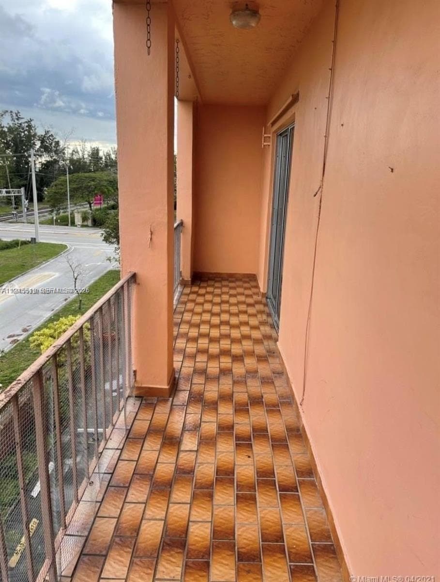 440 E 23rd St # 1305, Hialeah FL 33013 — 3