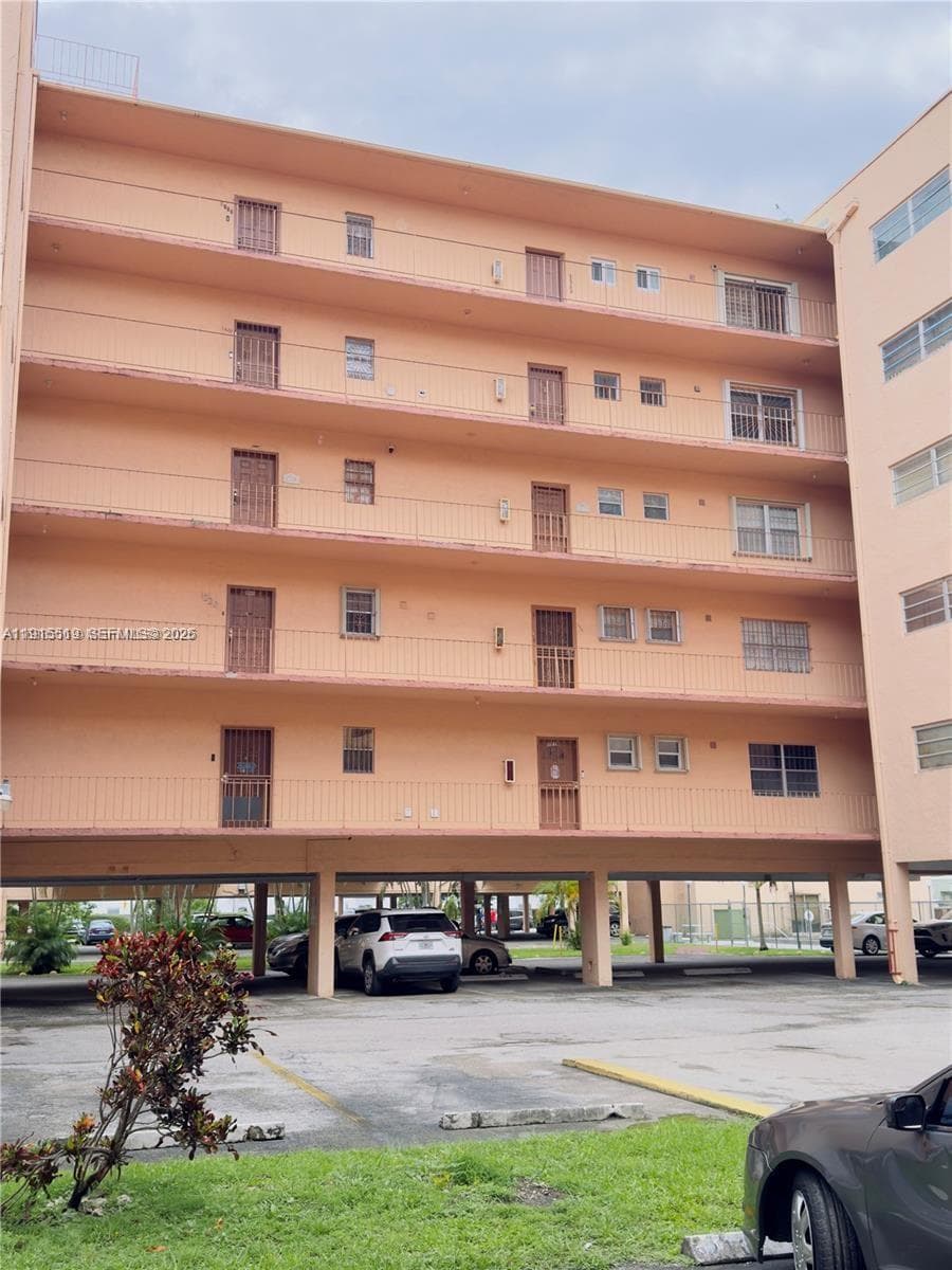 440 E 23rd St # 1305, Hialeah FL 33013 — 1