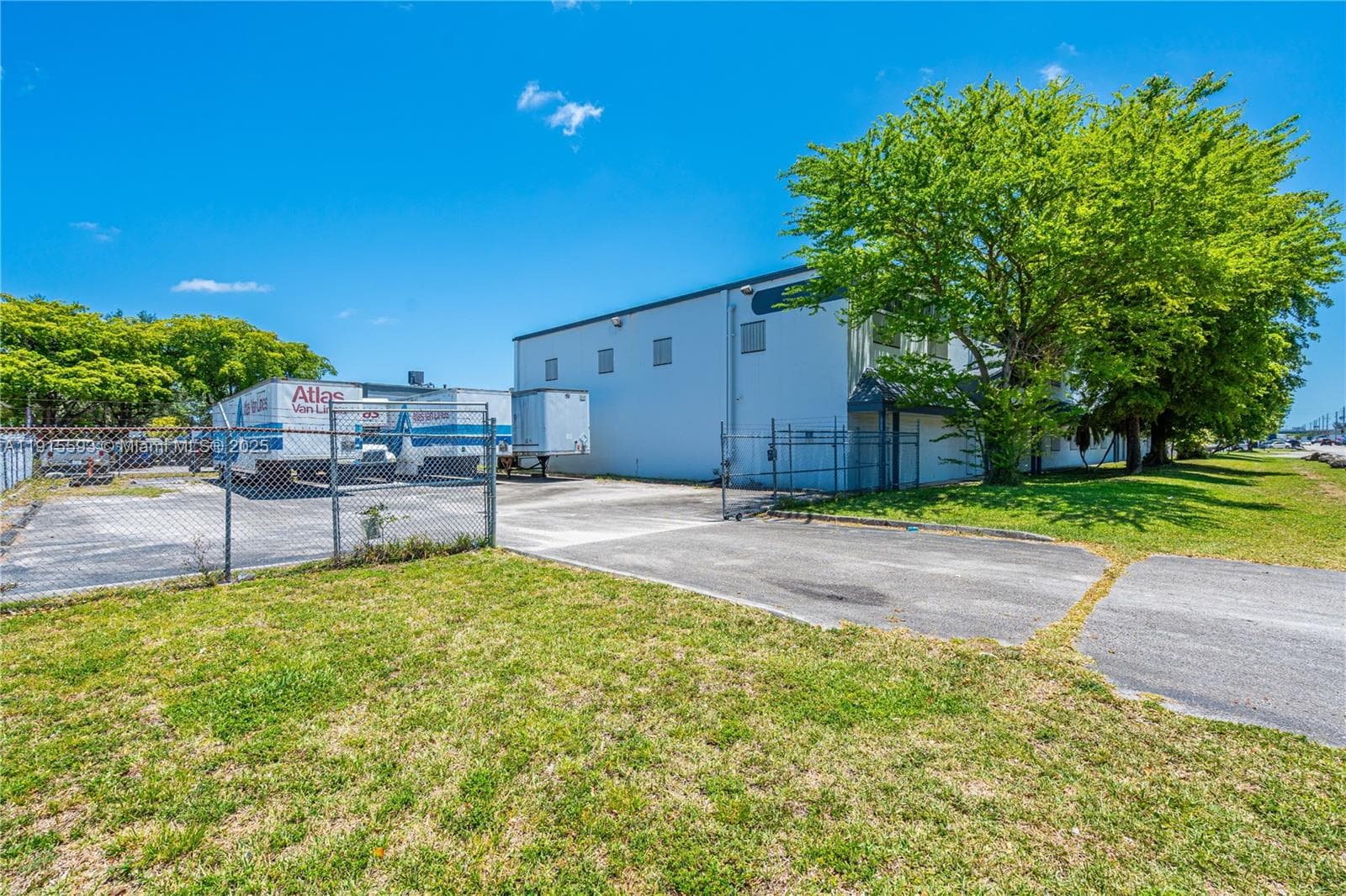3353 NW 74th Ave, Miami FL 33122 — 17