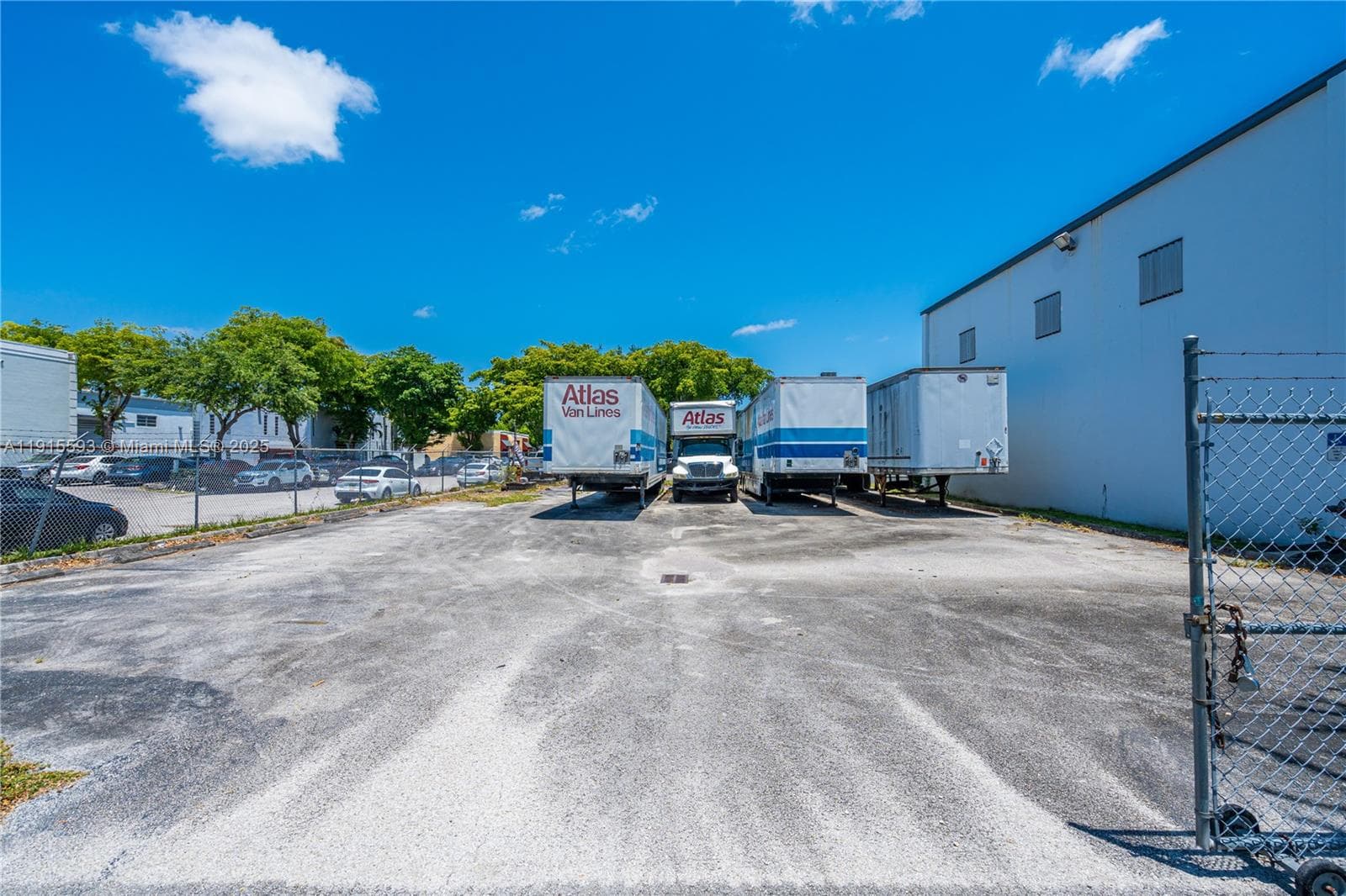 3353 NW 74th Ave, Miami FL 33122 — 16