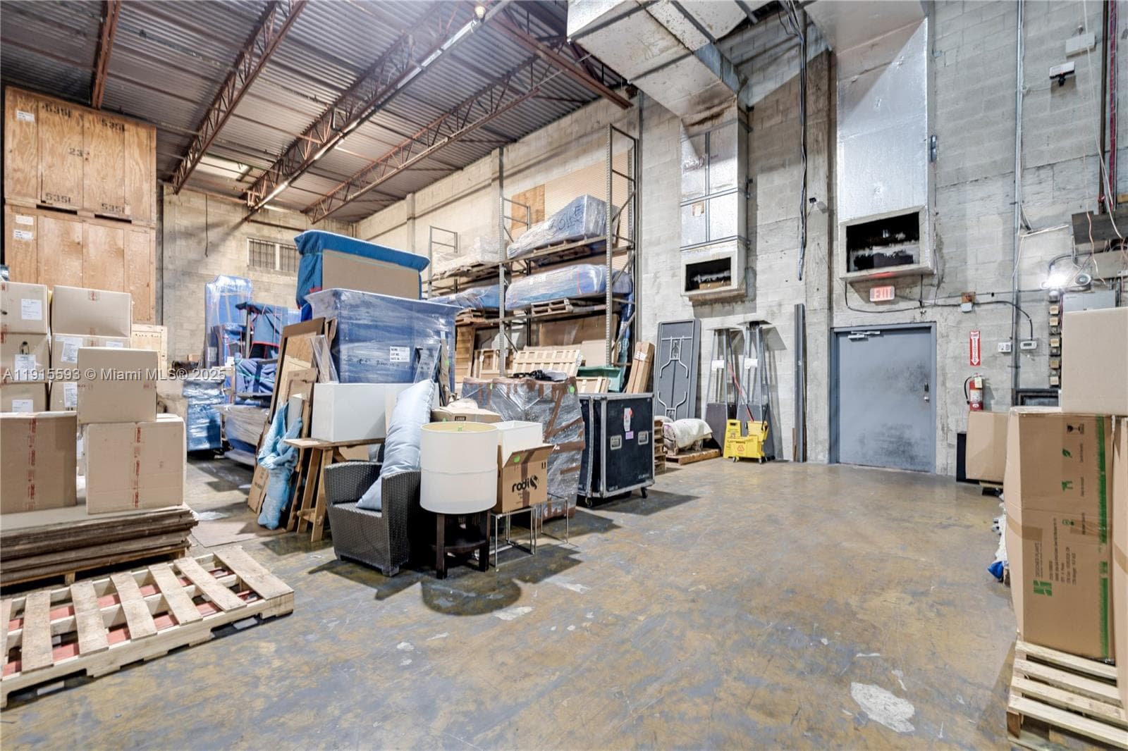 3353 NW 74th Ave, Miami FL 33122 — 34