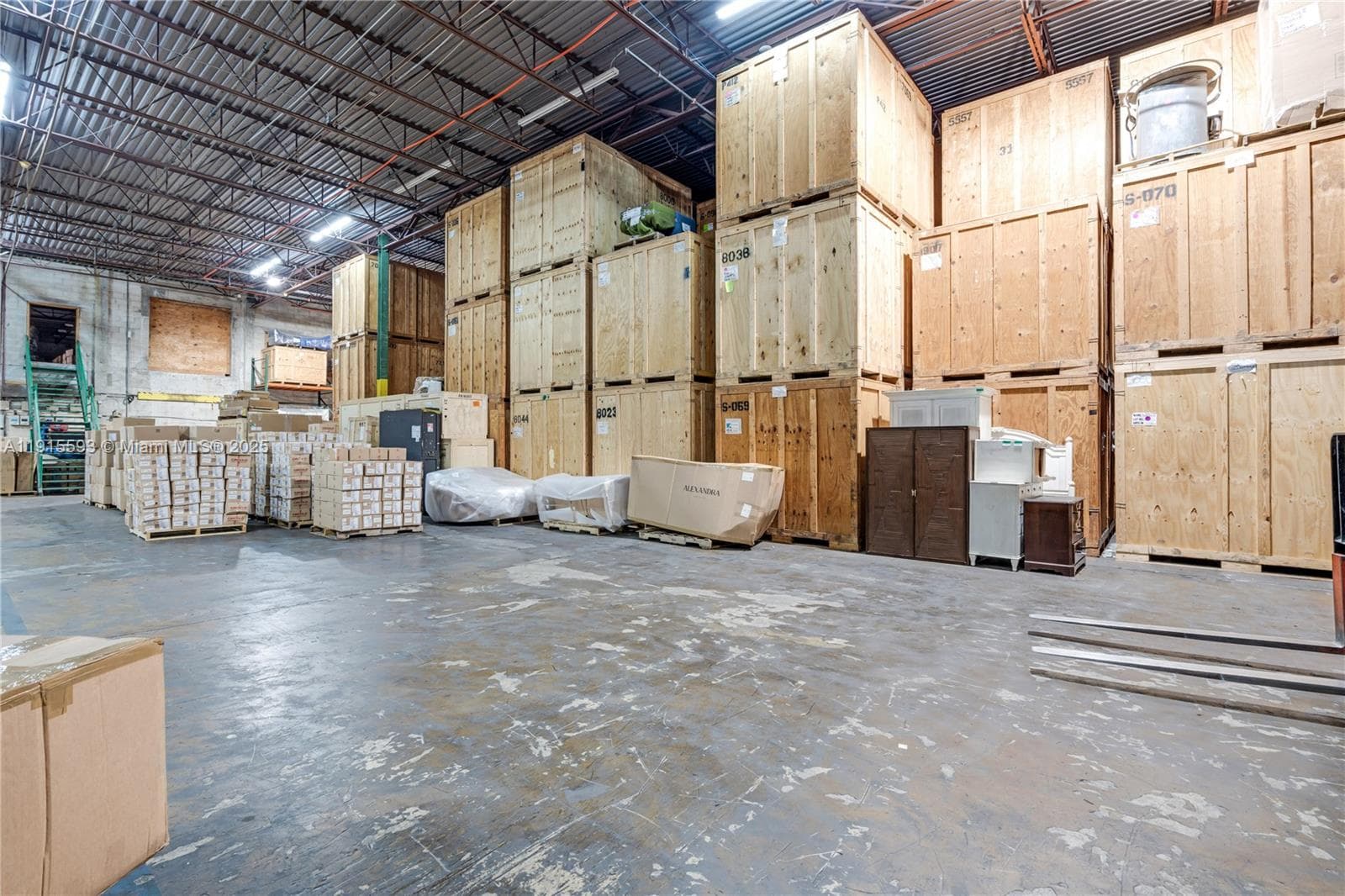 3353 NW 74th Ave, Miami FL 33122 — 37
