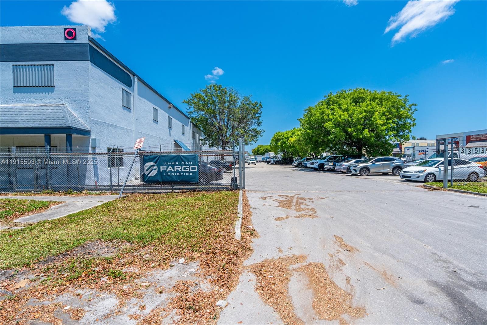3353 NW 74th Ave, Miami FL 33122 — 15