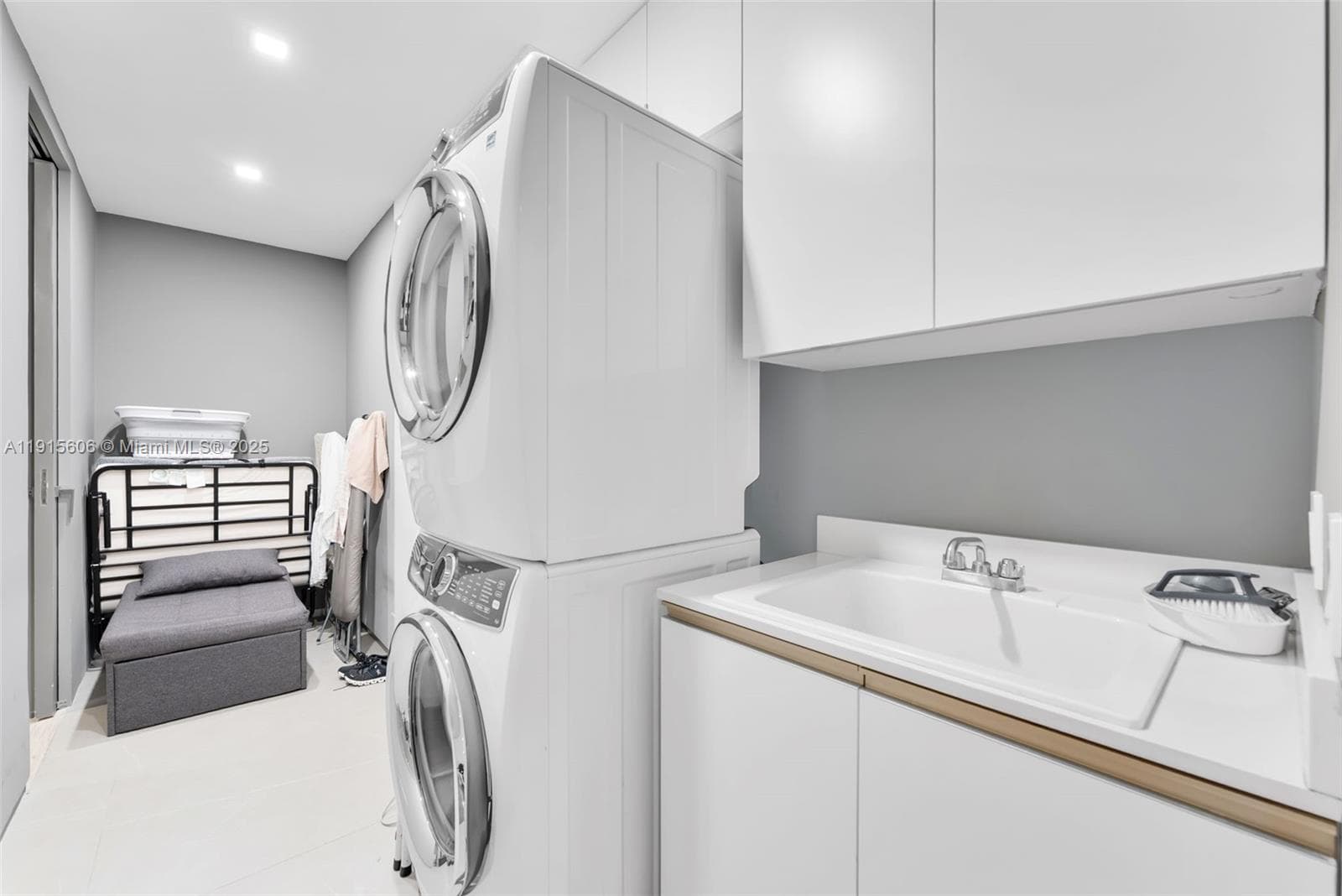 18975 Collins Ave # 1002, Sunny Isles Beach FL 33160 — 30
