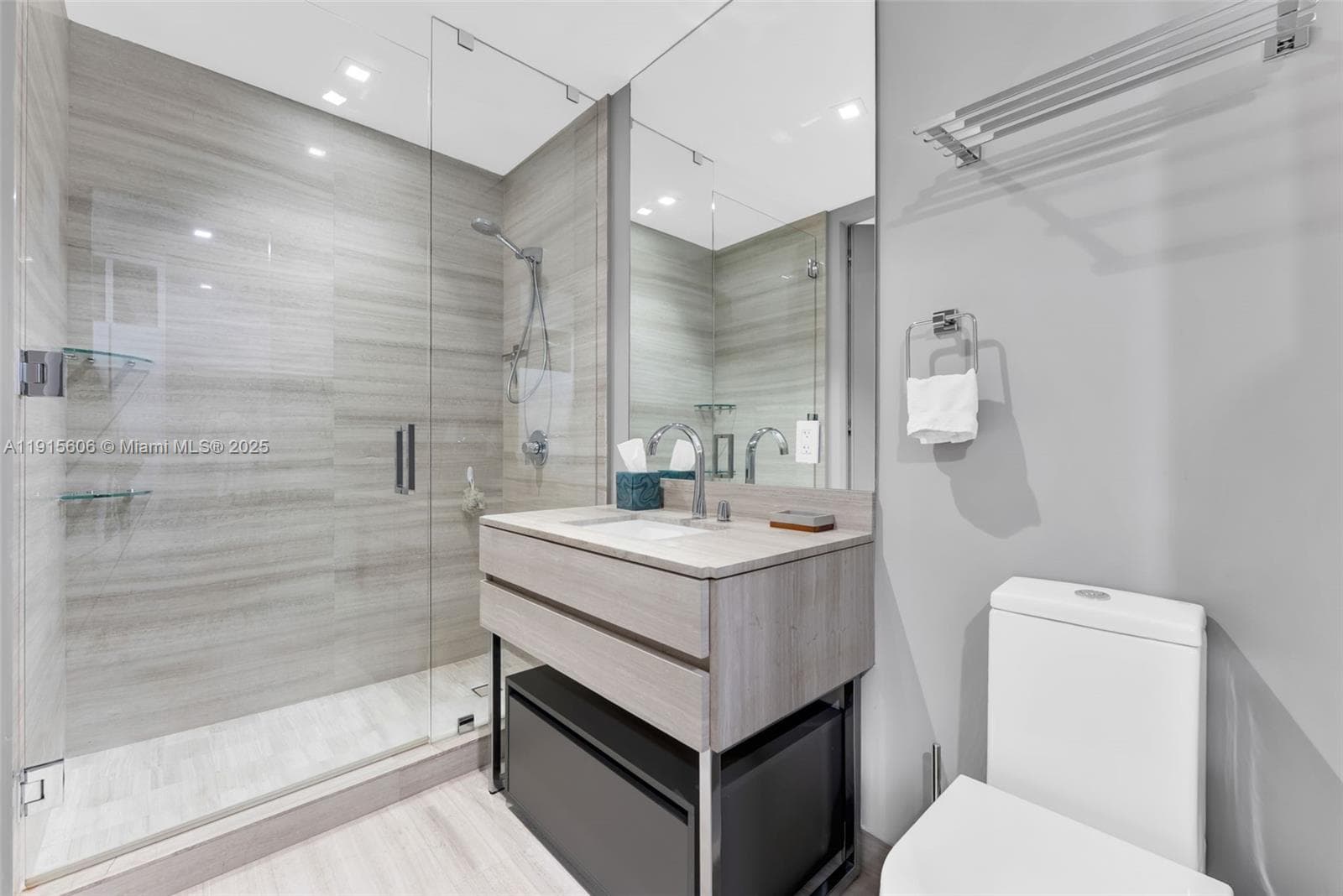 18975 Collins Ave # 1002, Sunny Isles Beach FL 33160 — 21