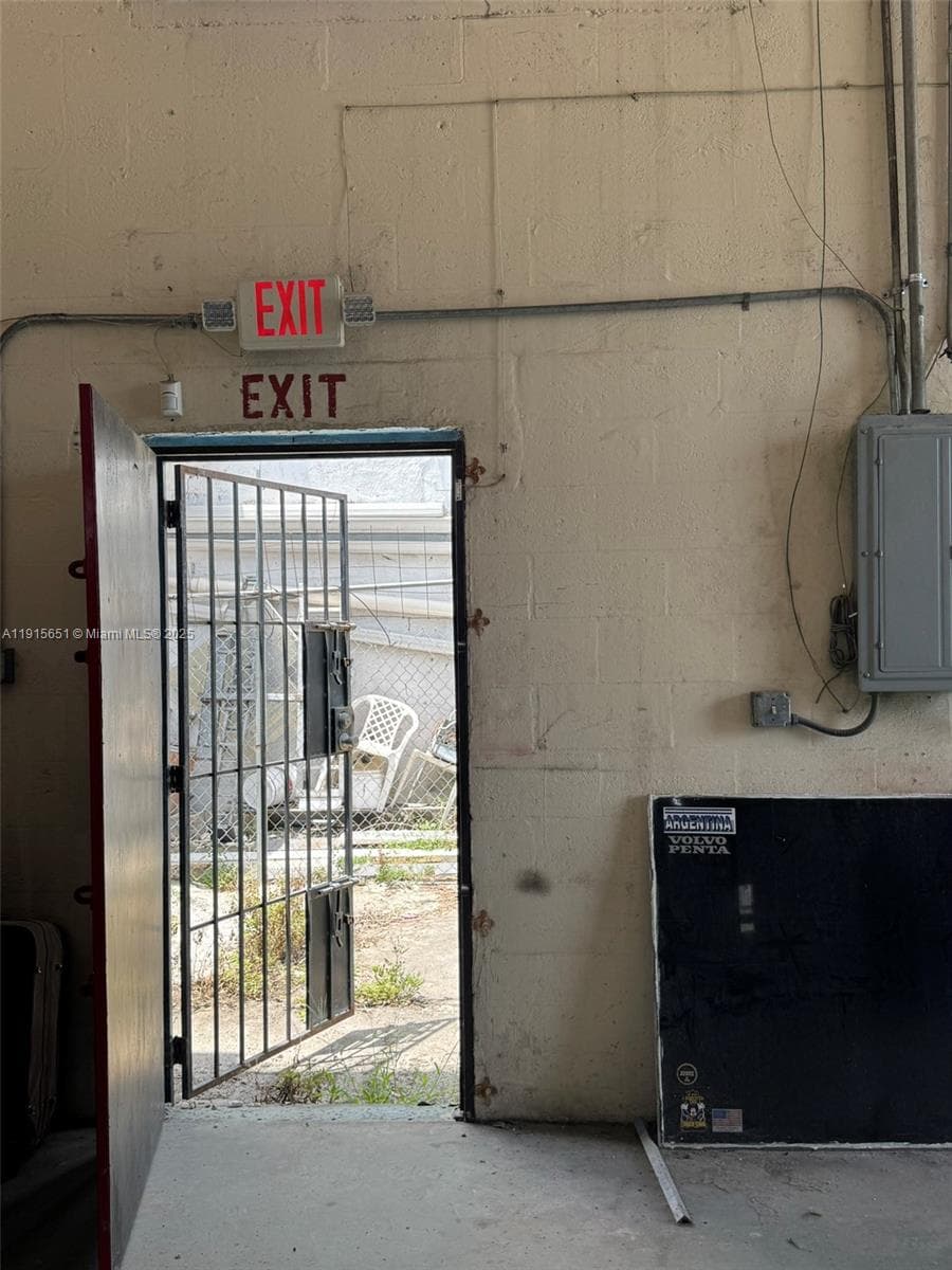 750 NW 24th St, Miami FL 33127 — 9