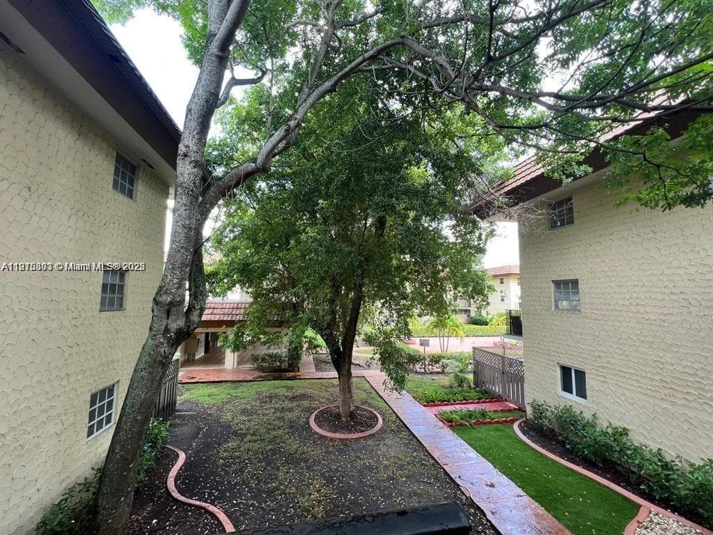 Courtyards At Kendall Con, Miami, FL — 2