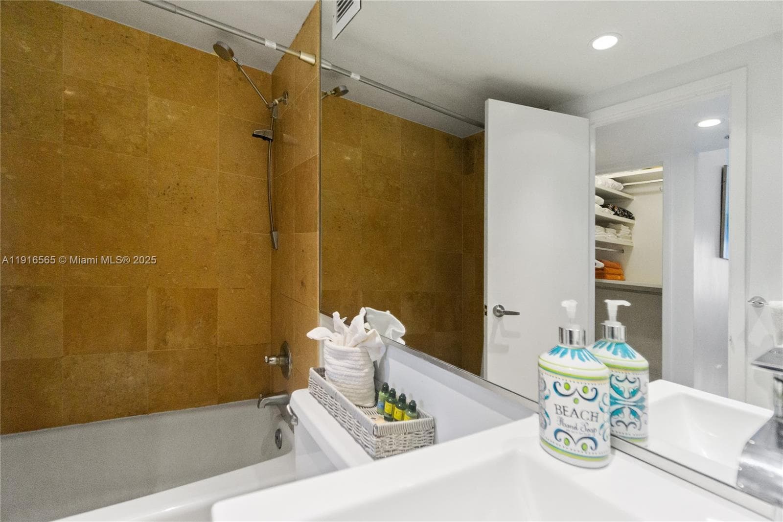 100 Lincoln Rd # 847, Miami Beach FL 33139 — 20