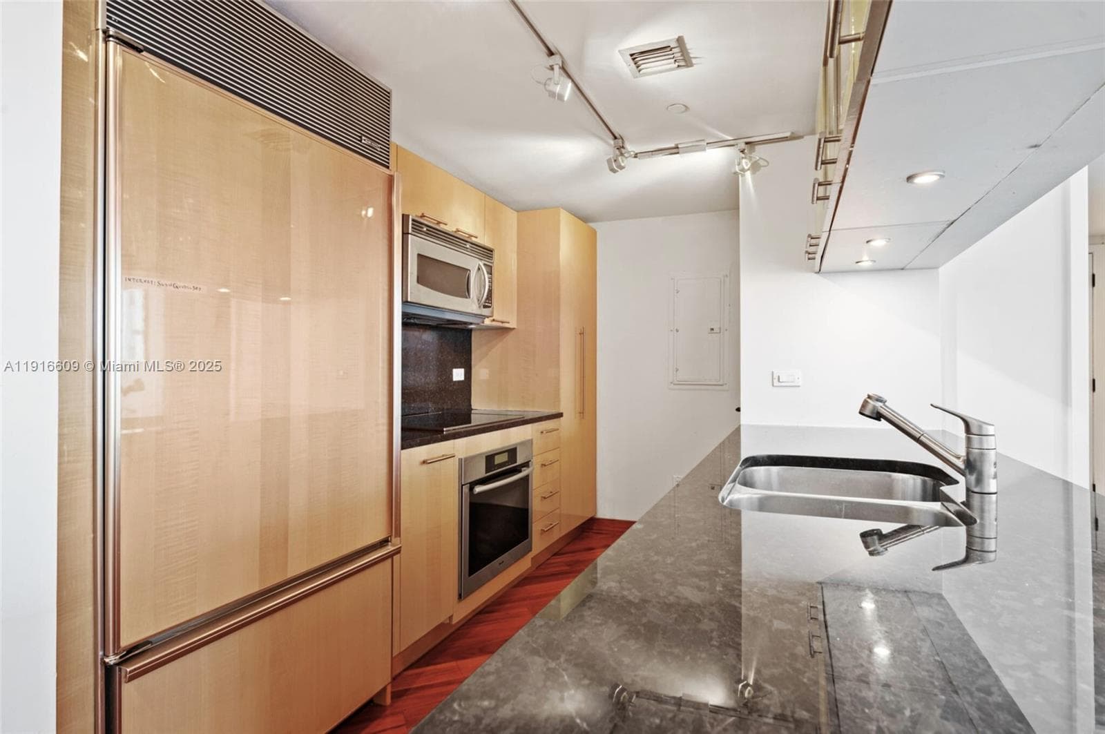6801 Collins Ave, Miami Beach FL 33141 — 13