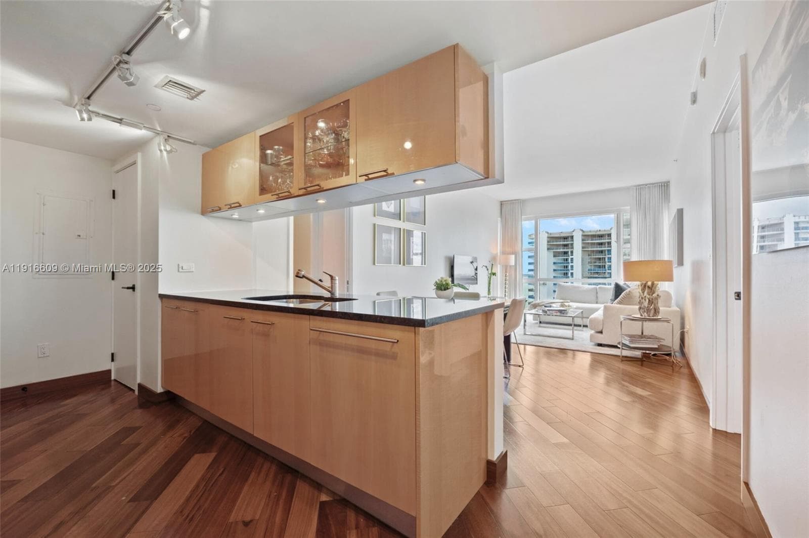 6801 Collins Ave, Miami Beach FL 33141 — 10
