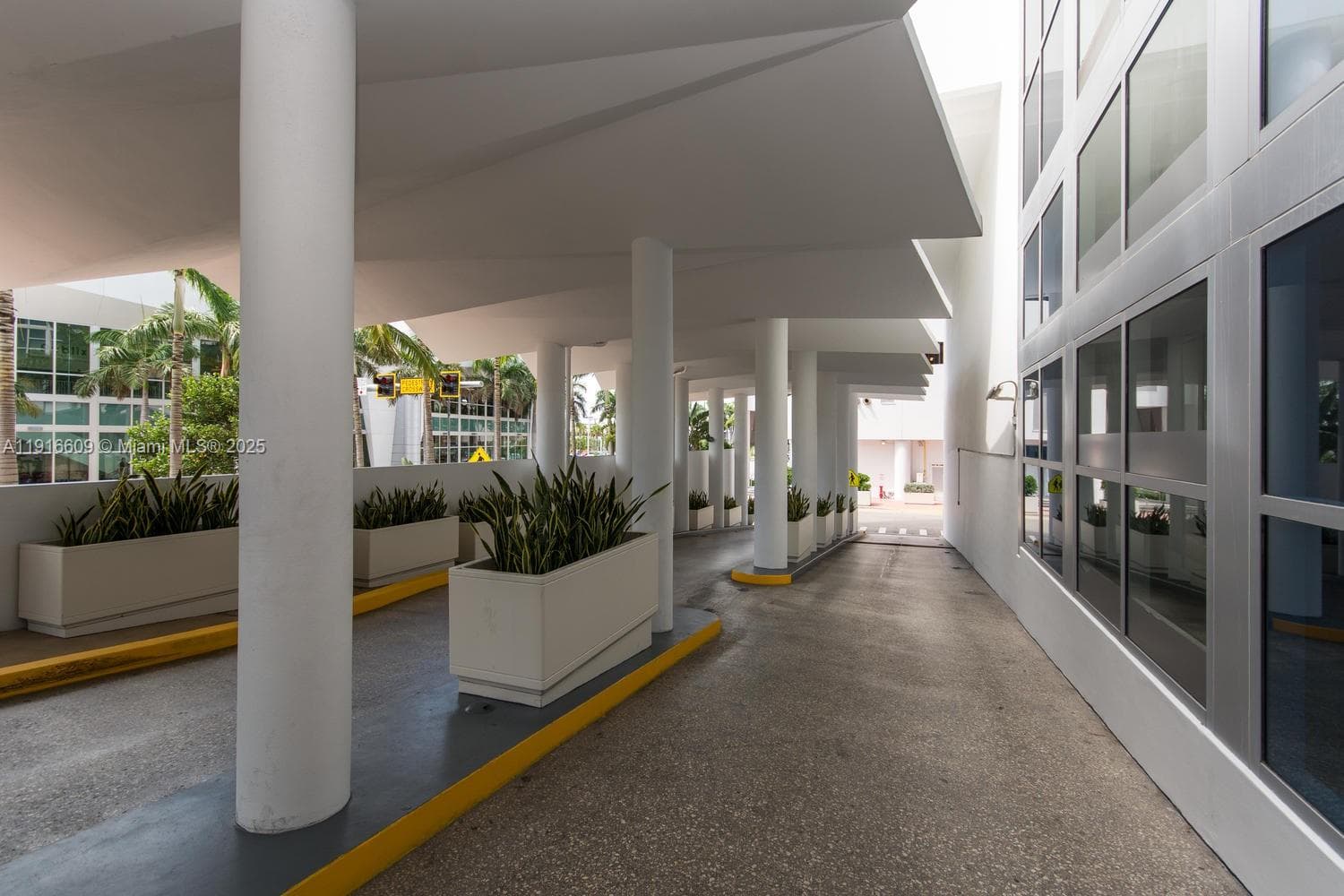 6801 Collins Ave, Miami Beach FL 33141 — 49