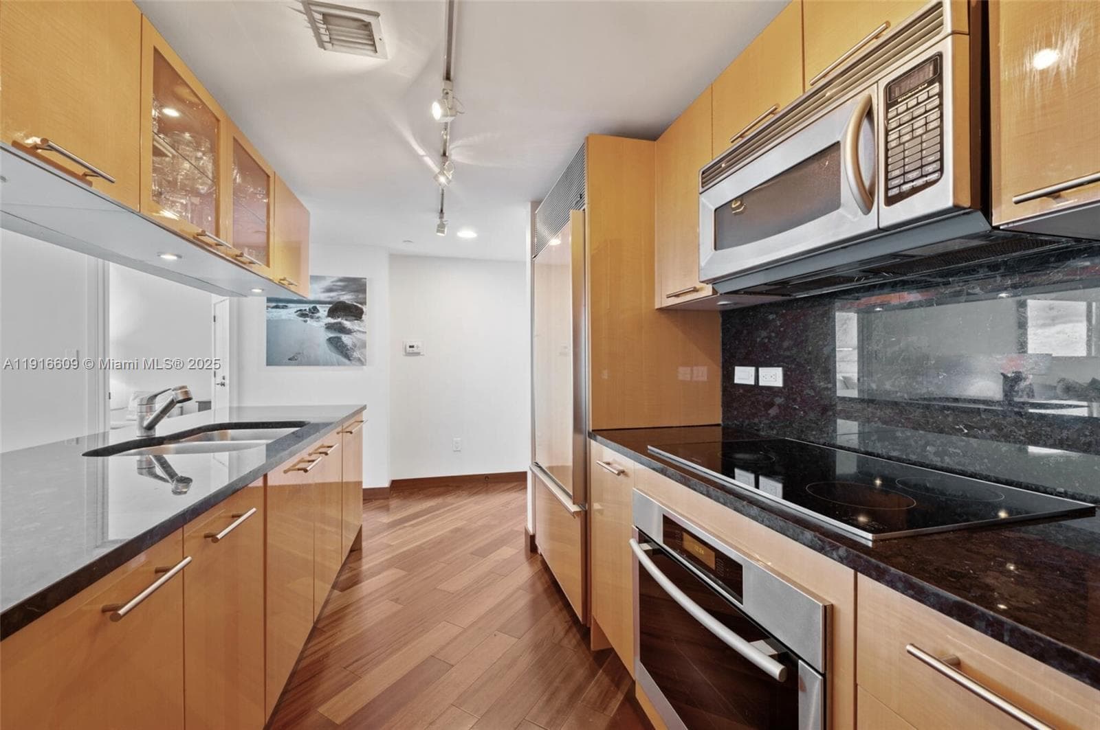6801 Collins Ave, Miami Beach FL 33141 — 11