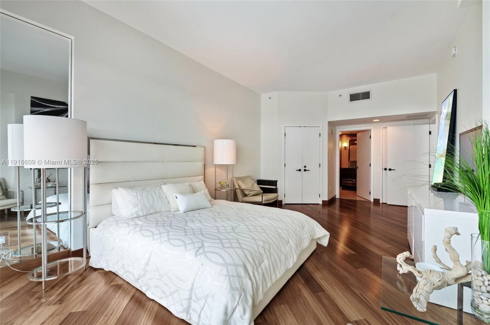 6801 Collins Ave, Miami Beach FL 33141 — 19
