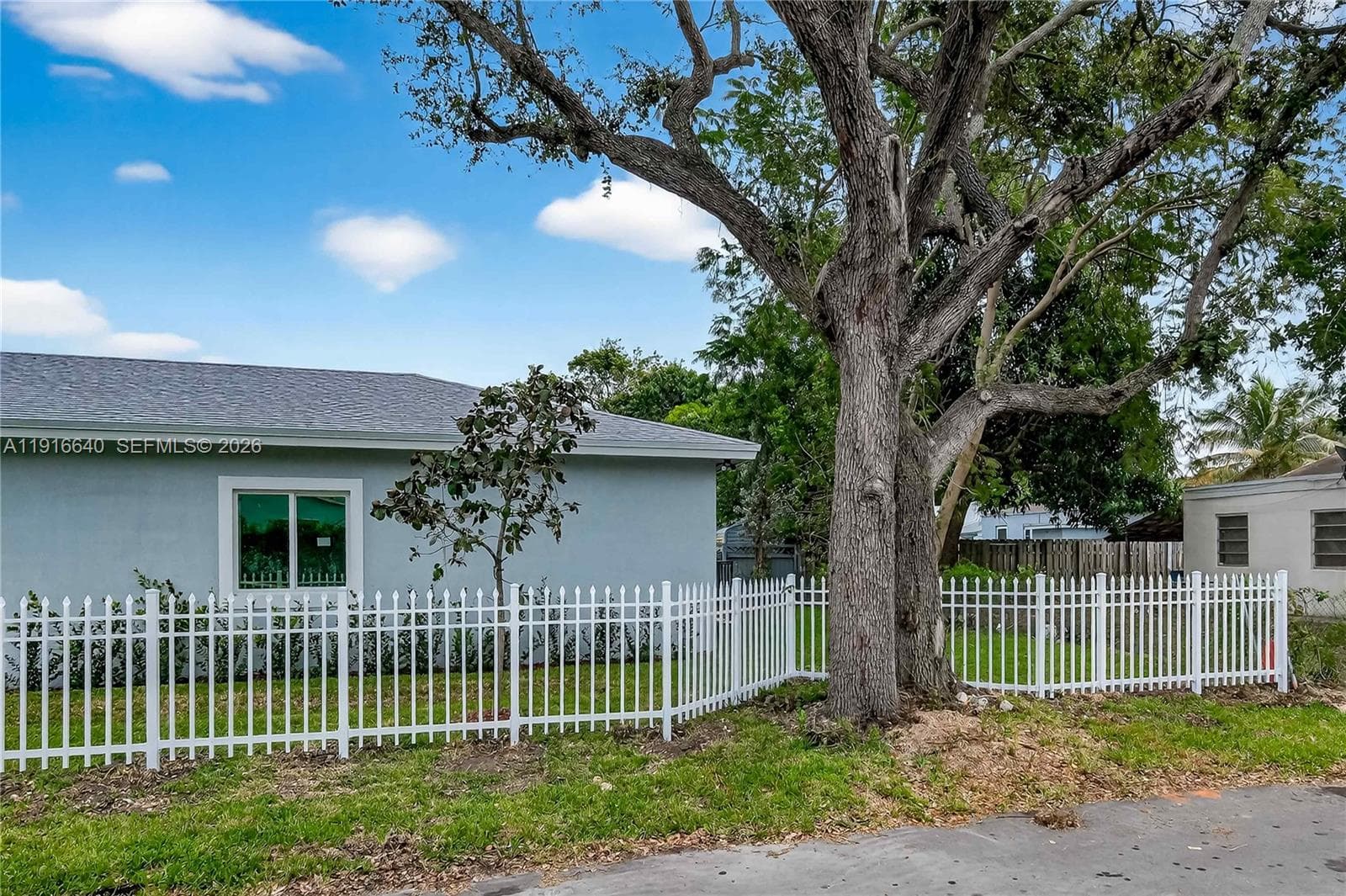 1346 NW 44th St, Miami FL 33142 — 52