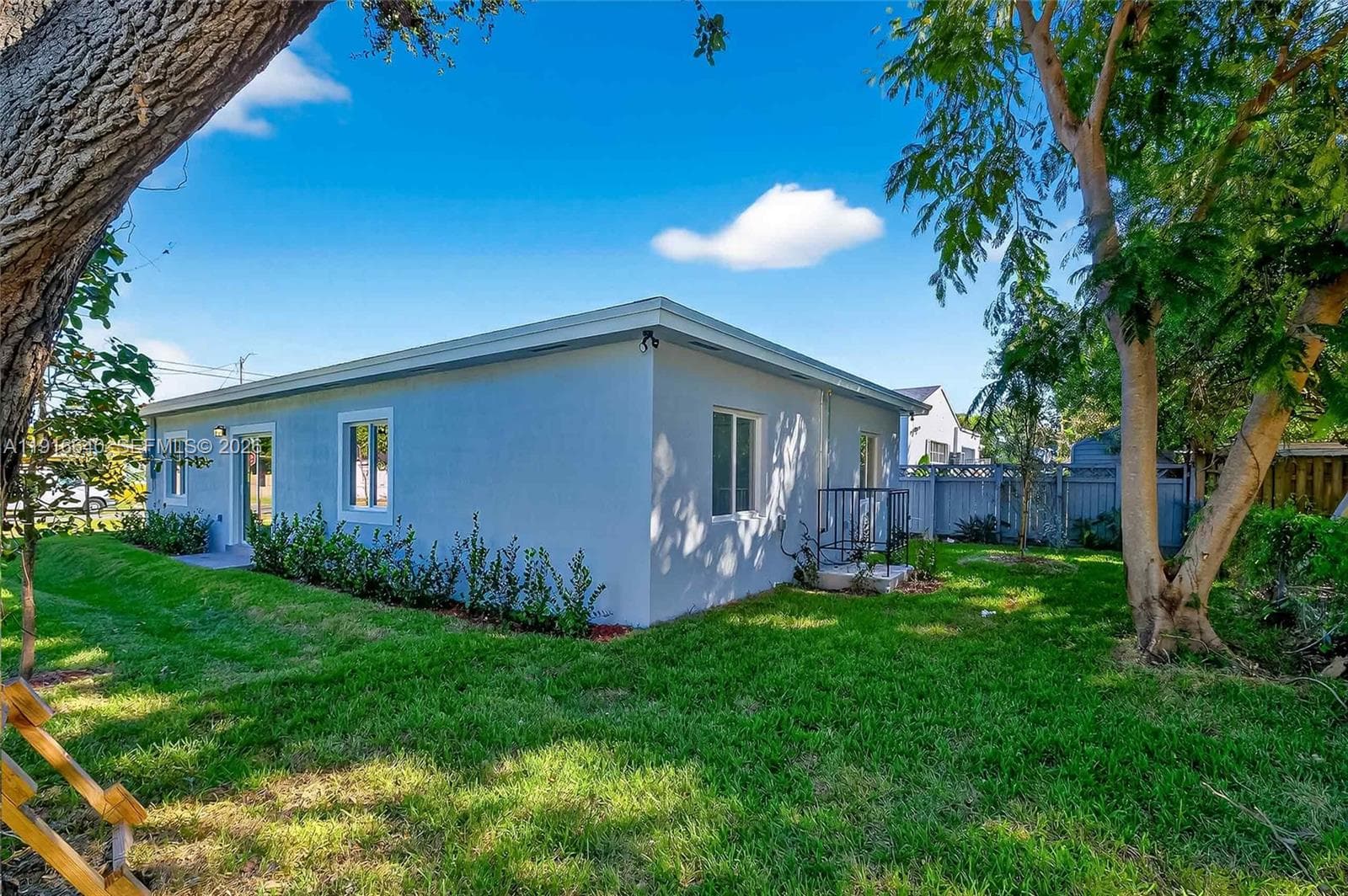 1346 NW 44th St, Miami FL 33142 — 21