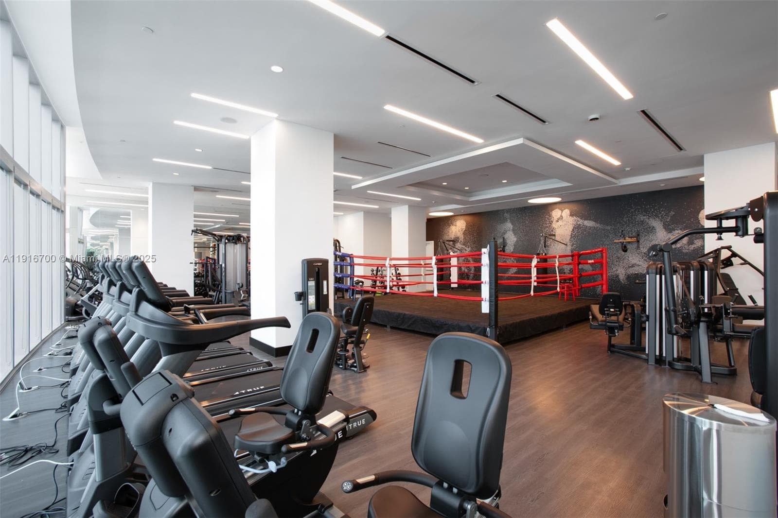 851 NE 1ST Ave # 1810, Miami FL 33132 — 23