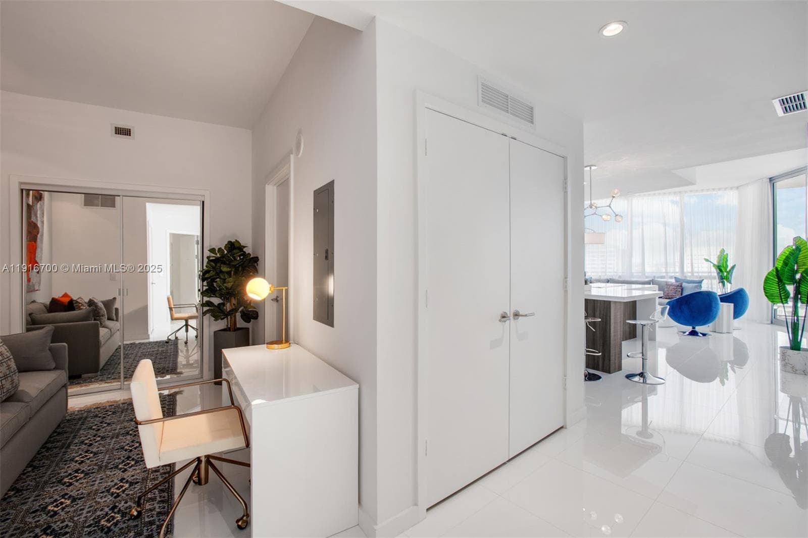 851 NE 1ST Ave # 1810, Miami FL 33132 — 13