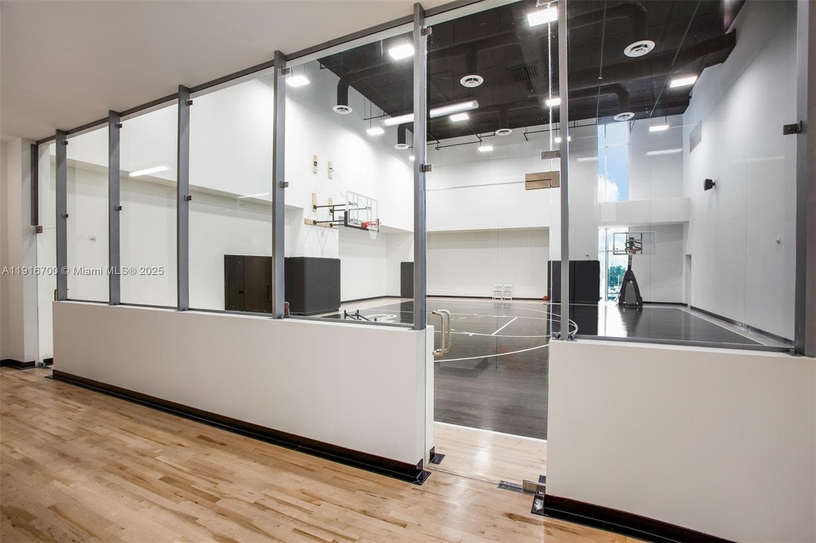 851 NE 1ST Ave # 1810, Miami FL 33132 — 24