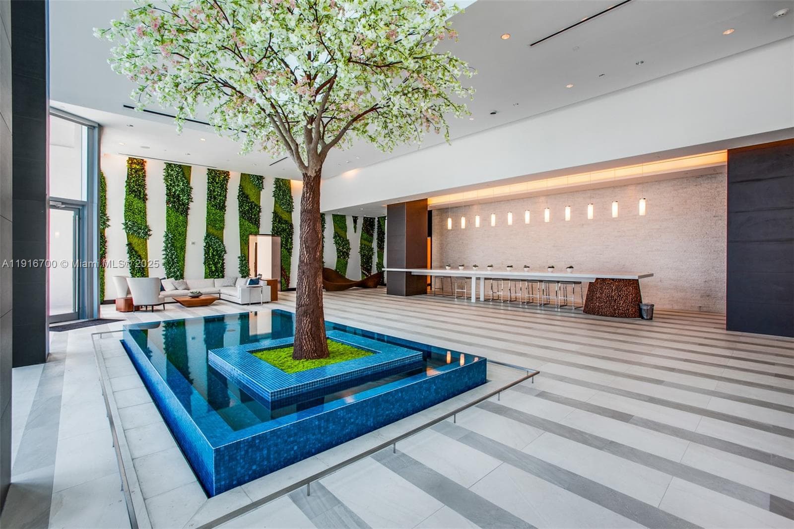 851 NE 1ST Ave # 1810, Miami FL 33132 — 18